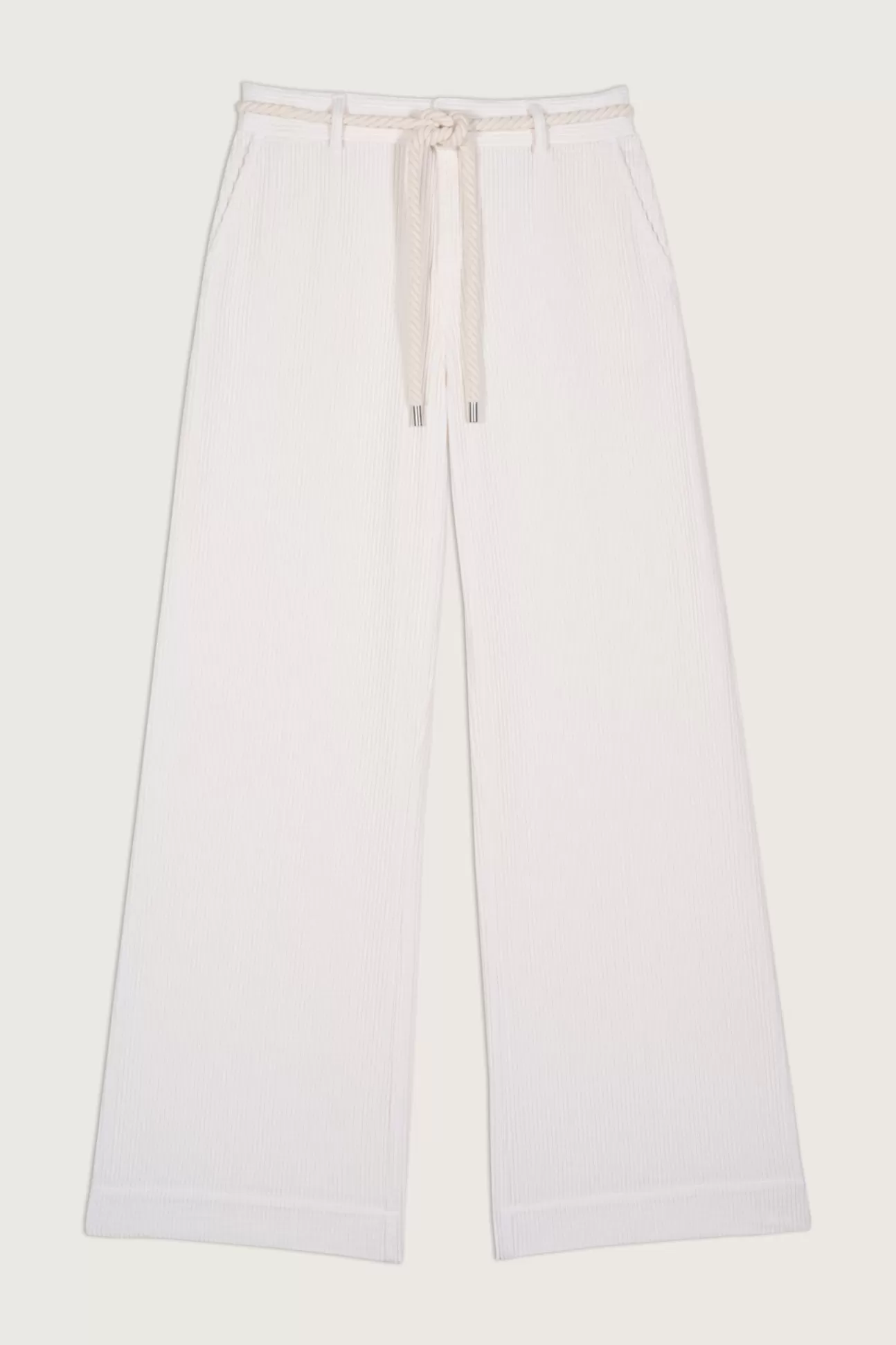 Ba&Sh Bali Estate: Bianco Sporco con Tocchi Eleganti da Spiaggia