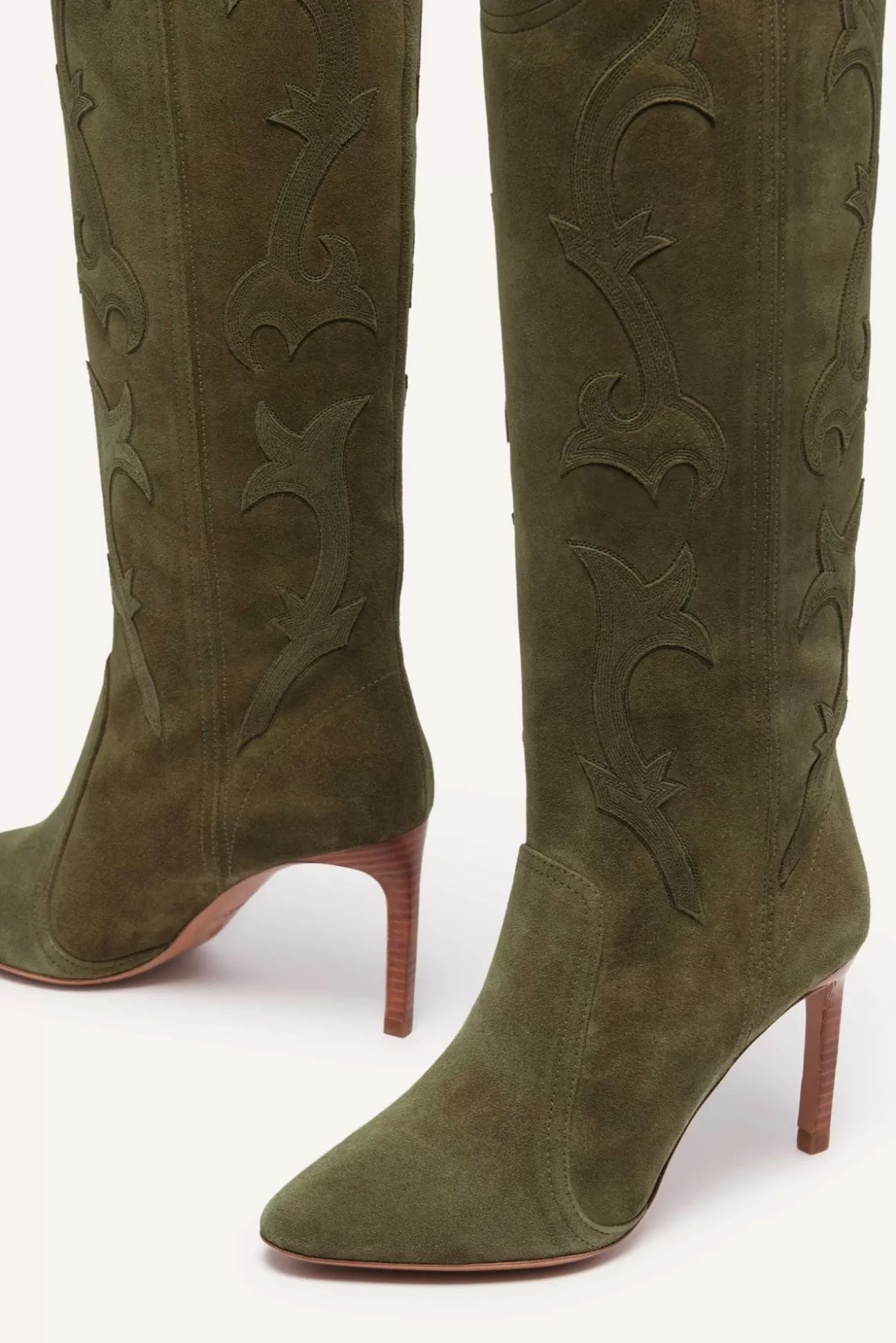 Stivali Ba&Sh: Eleganza Sostenibile con Stile Consapevole