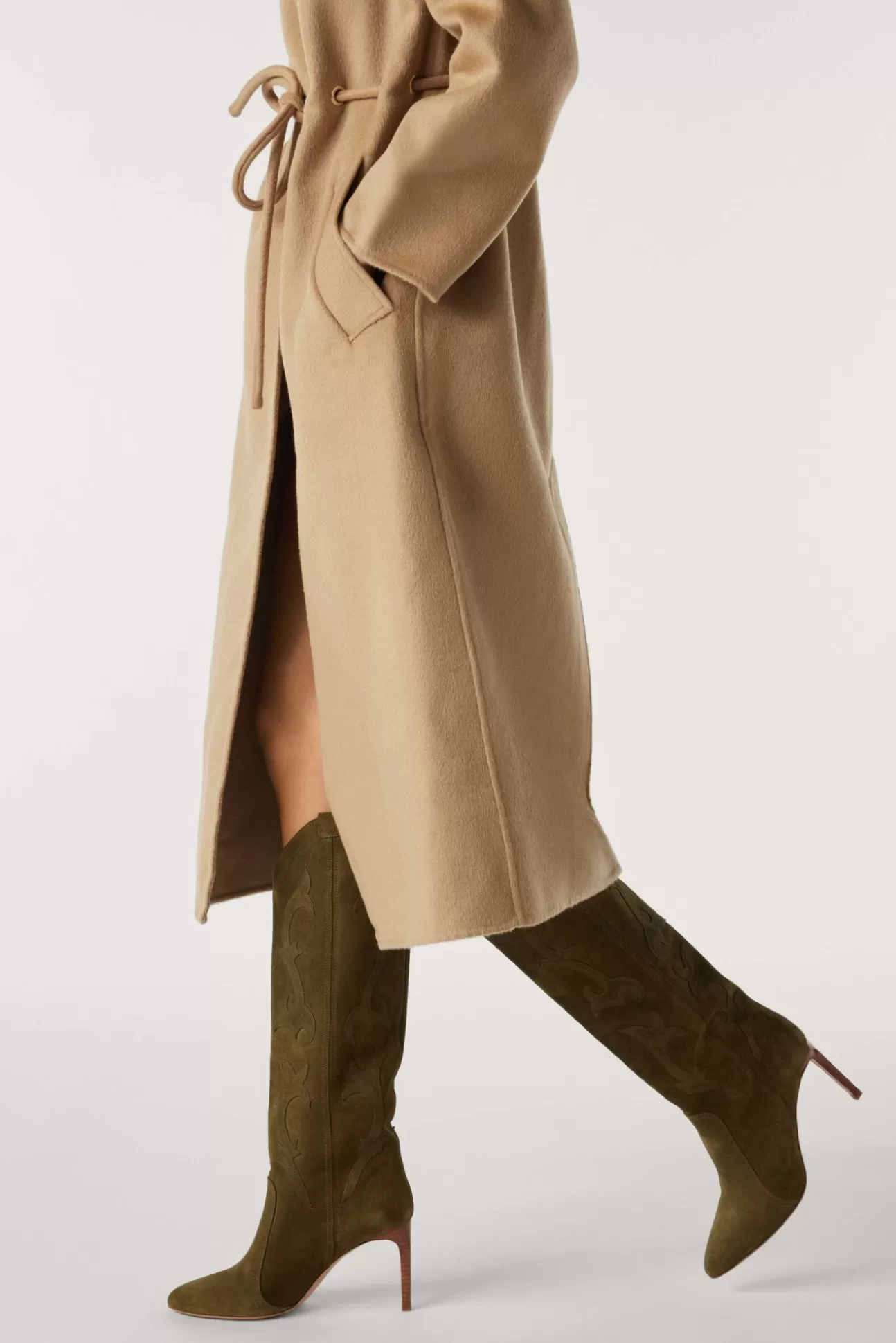 Stivali Ba&Sh: Eleganza Sostenibile con Stile Consapevole