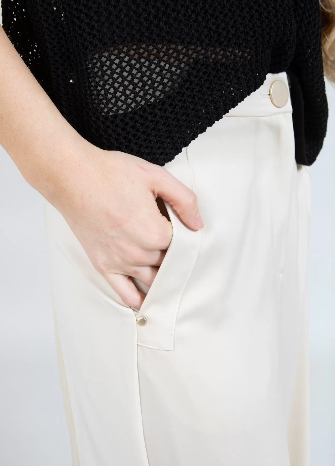 Pantaloni Donna Coster Copenhagen - Taglio Comodo con Finitura Lucida, Stile Scandinavo Moderno