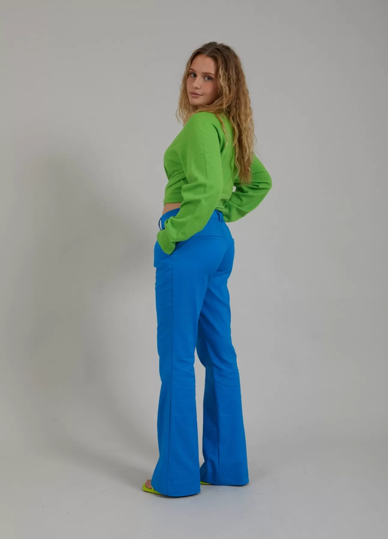 Pantaloni Bootcut Donna Coster Copenhagen - Taglio Stilizzato per Gamba Confortevole



Modello Bootcut Femminile Coster Design Copenhagen - Linea Elegante con Taschi Funzionali

(，)