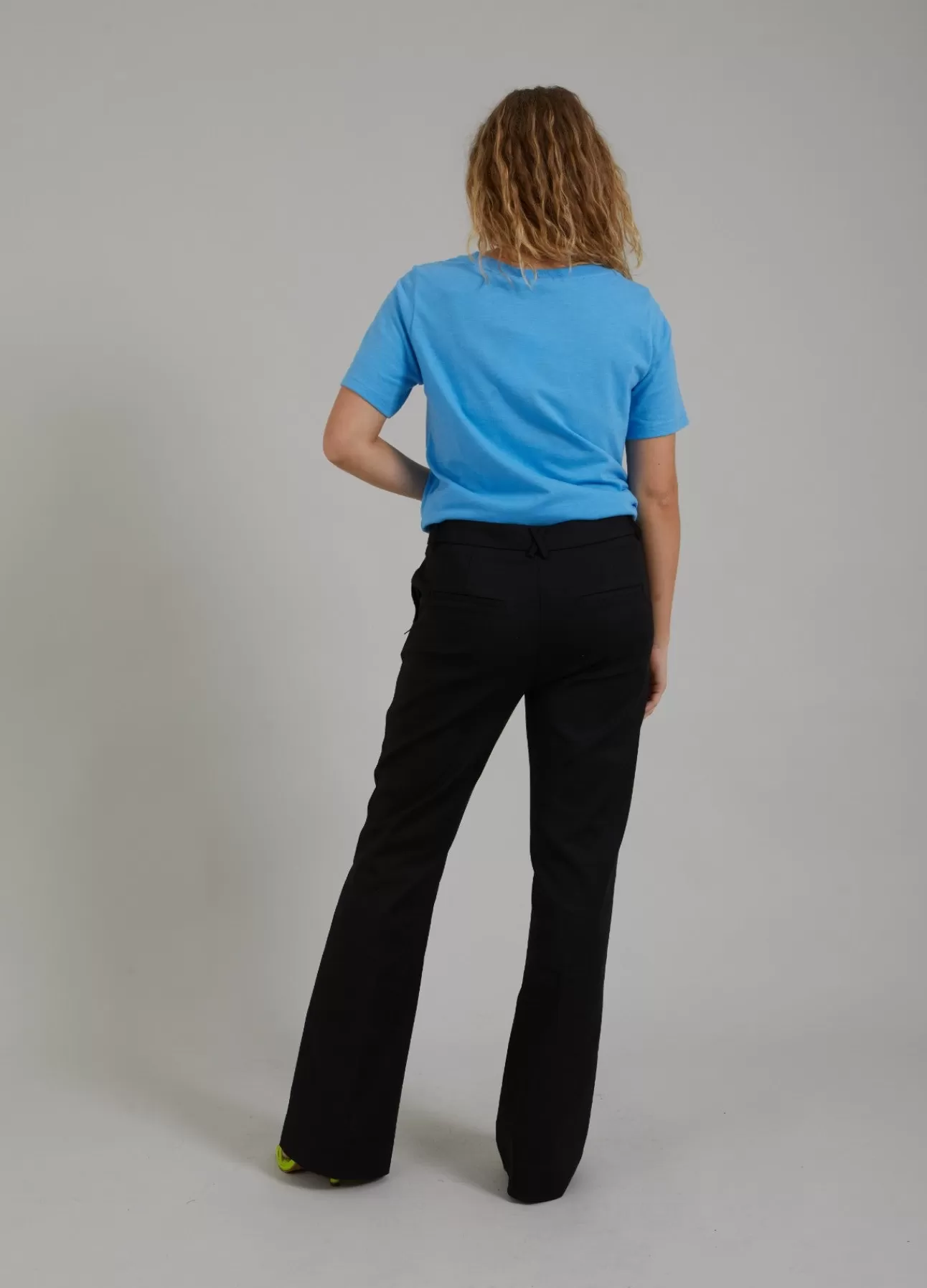 Dame Coster Copenhagen - Pantaloni Boot-Cut Donna, Taglio Comodo Stile Casual, Ideali per Abbinamenti con Stivali