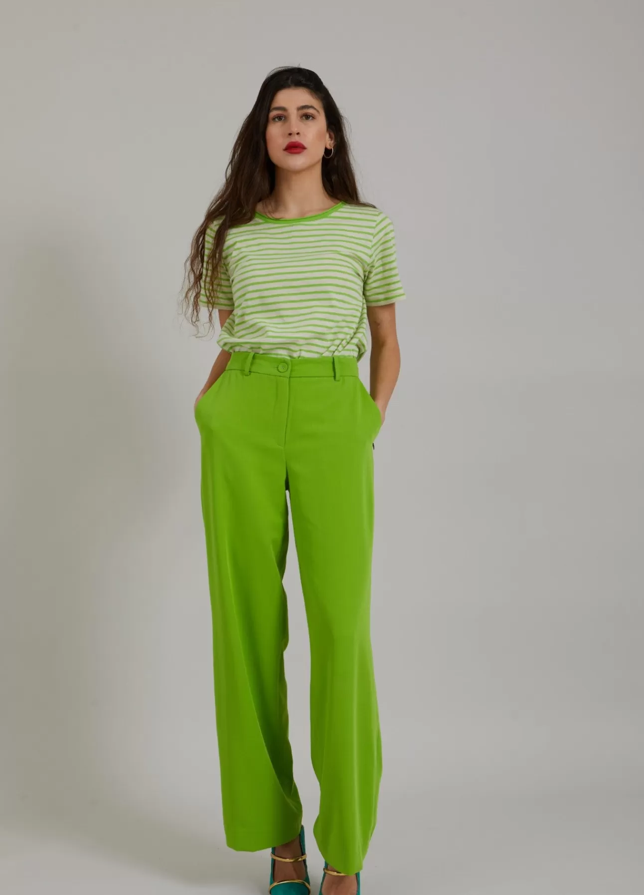 Coster Copenhagen Linea Femminile - Pantaloni a Gamba Larga con Design Danese, Taglio Comodo e Stile Moderno per Tutto il Giorno