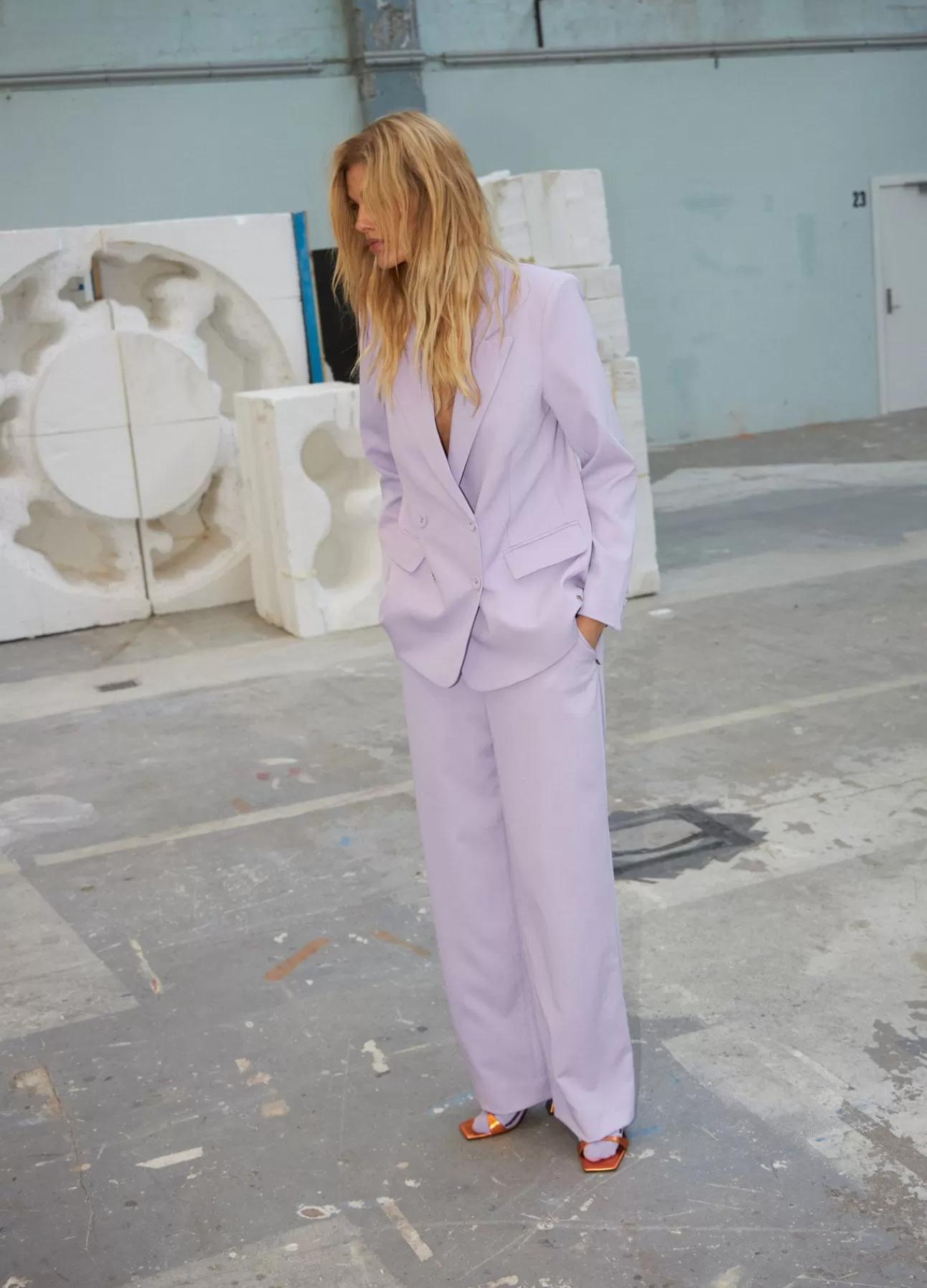 Pantaloni Donna Coster Copenhagen - Gamba Larga Comoda in Tessuto Elasticizzato per Stile Casual e Moderno