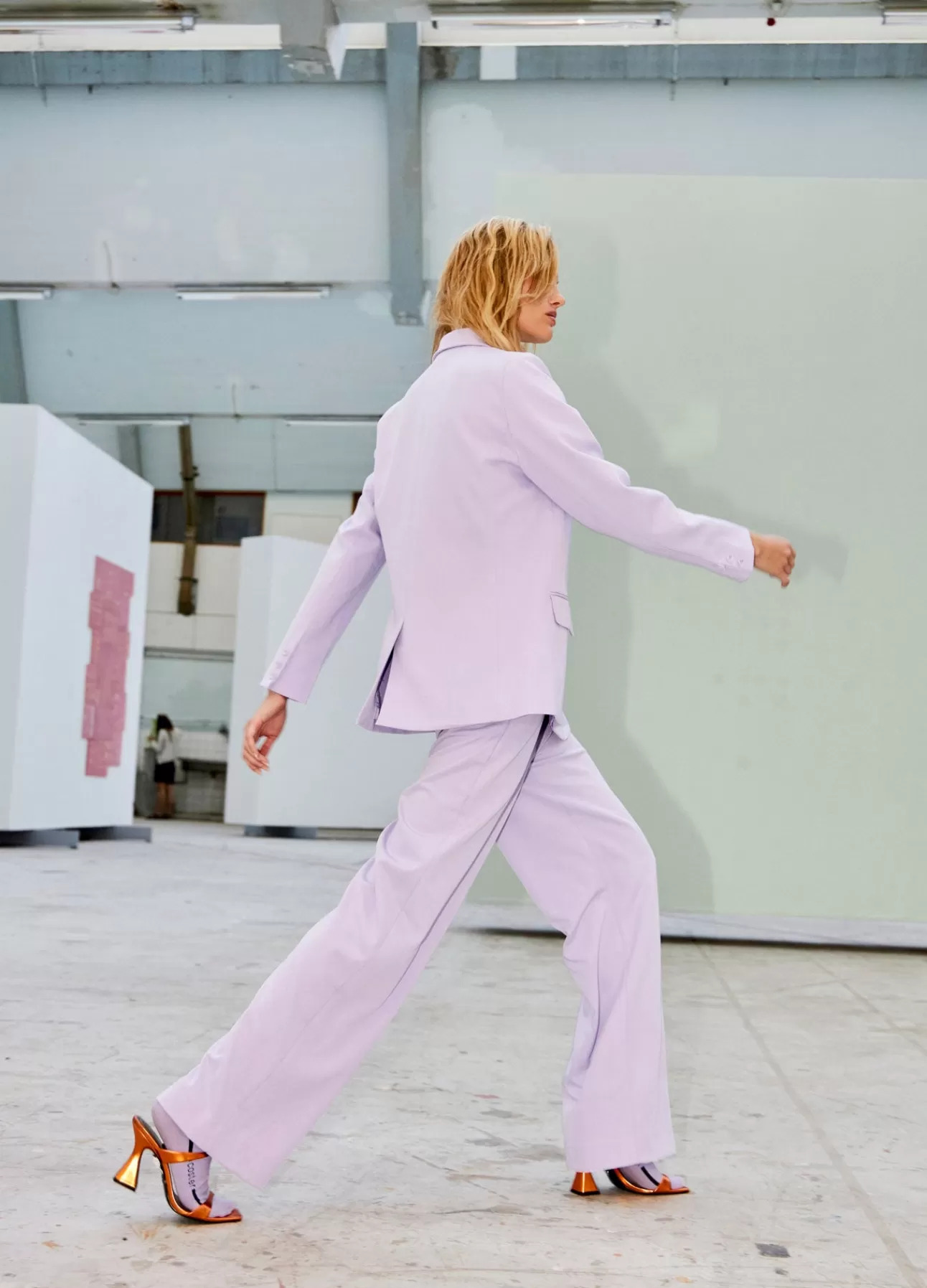 Pantaloni Donna Coster Copenhagen - Gamba Larga Comoda in Tessuto Elasticizzato per Stile Casual e Moderno