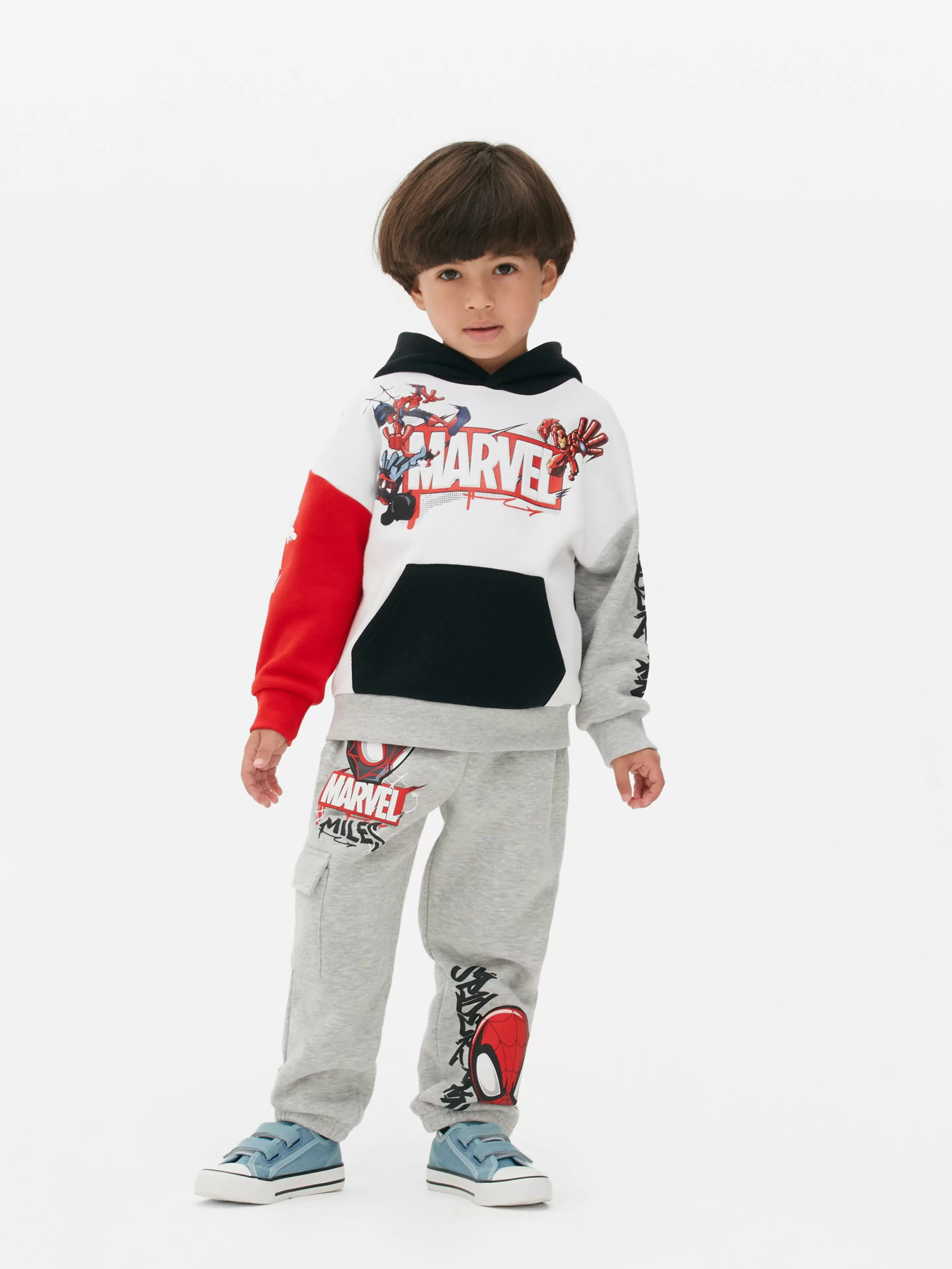 Maglietta Marvel Avengers con Cappuccio o Basic - Stile Casual Primark, Design Unico a Blocchi di Colori Vivaci