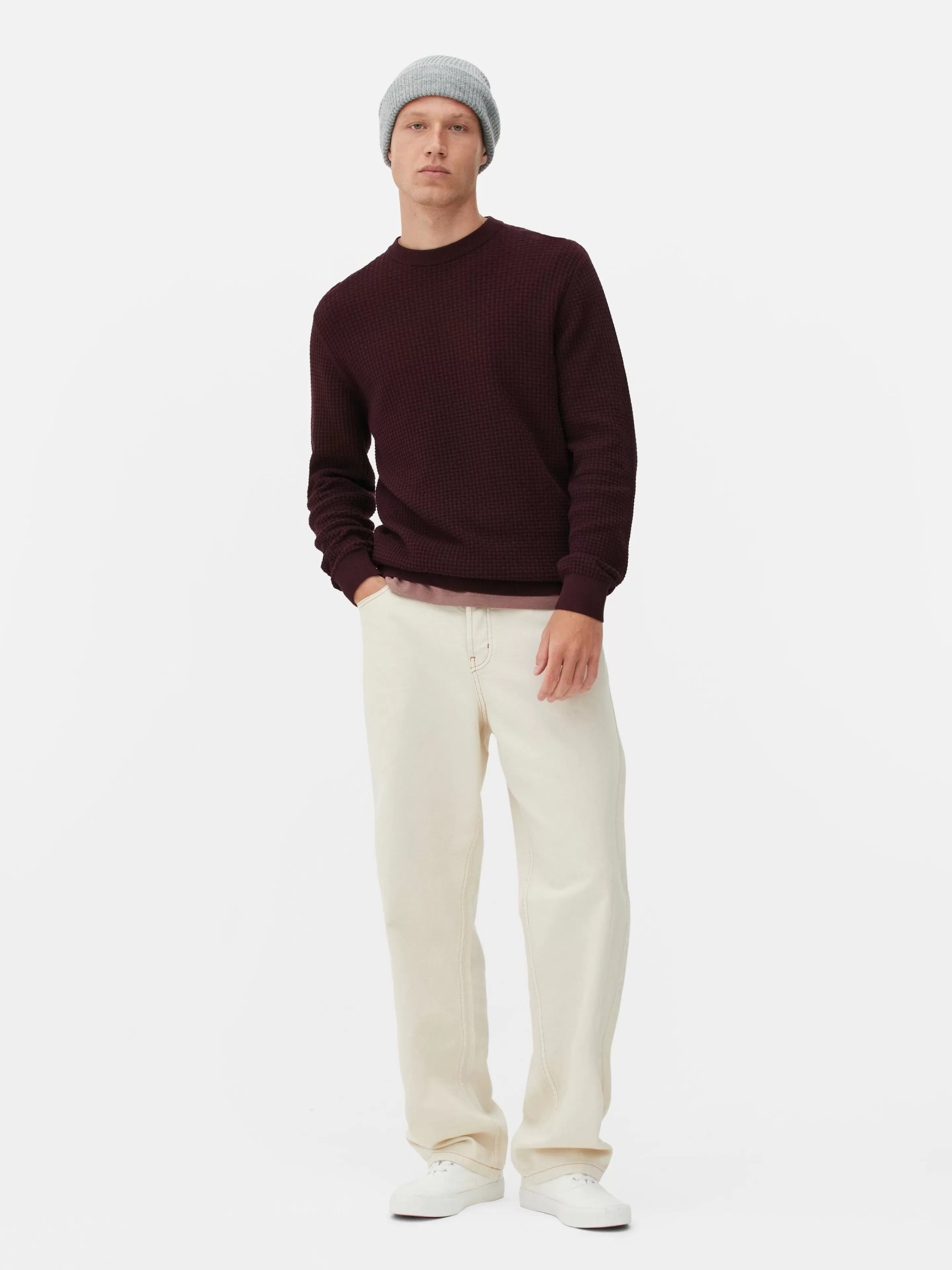 Primark Maglione a collo tondo in tessuto lavorato a coste - Intreccio artigianale con tonalità elegante bordeaux 

Perfetto per stili casual-chic, realizzato in morbido filato invernale. Confeccionada em malha de ponto canelado, detalhes que valorizam o visual. Dettagli artigianali per un look casual raffinato