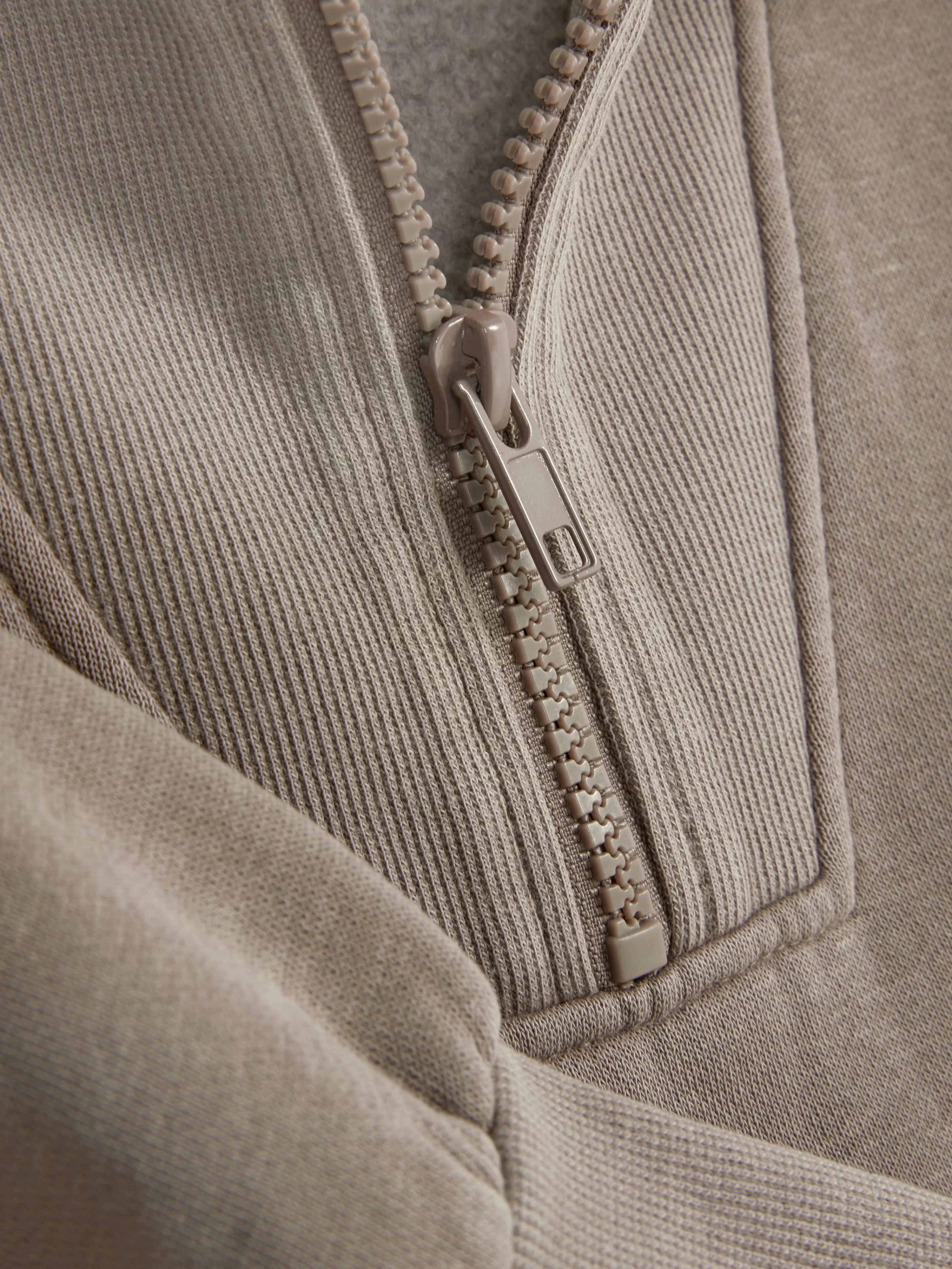 Maglione Casual Primark con Cappuccio o Scollo a Imbuto - Lavaggio Acido in Tonalità Castagna Chiaro