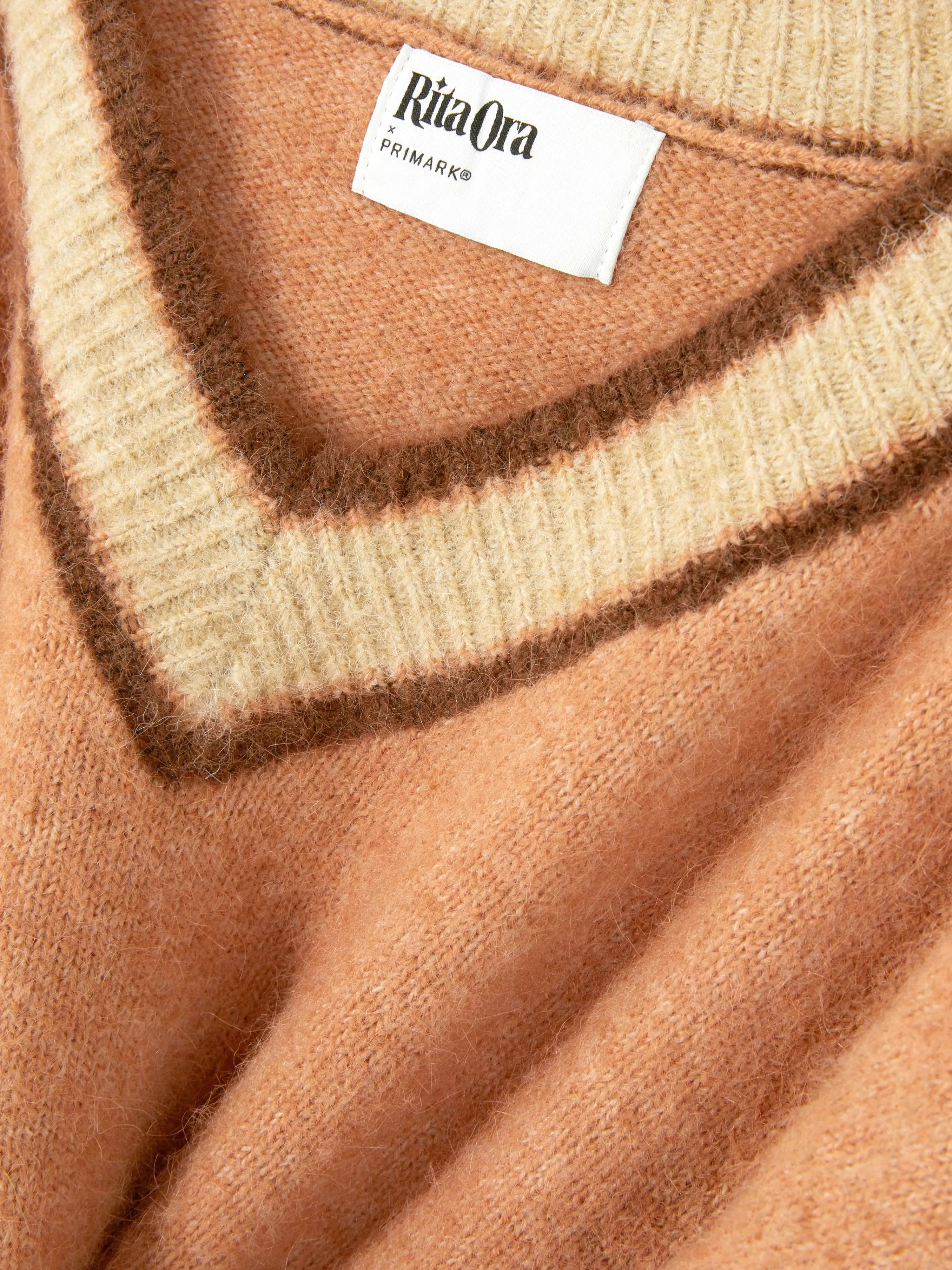 Intimo Maglieria Invernale | Pullover con Scollo a V Stile Retrò Rita Ora - Tinta Pesca Accogliente Primark 

(Con dettagli di allacciatura originale per look unici)