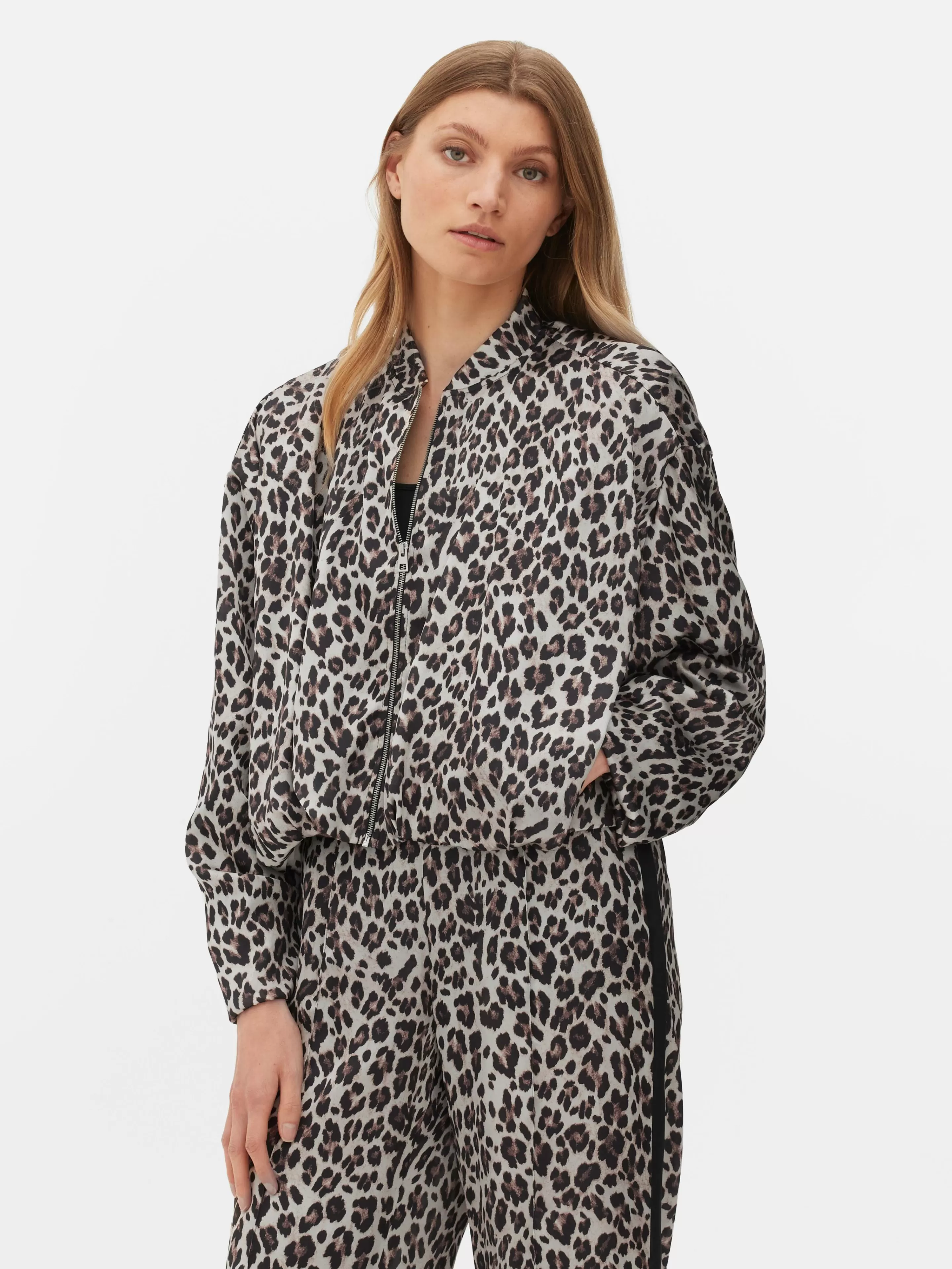 Giacca Bomber in Tessuto Morbido con Stampa Leopardata Marrone - Primavera 2024 | Abbigliamento Casual Primark 

（：）