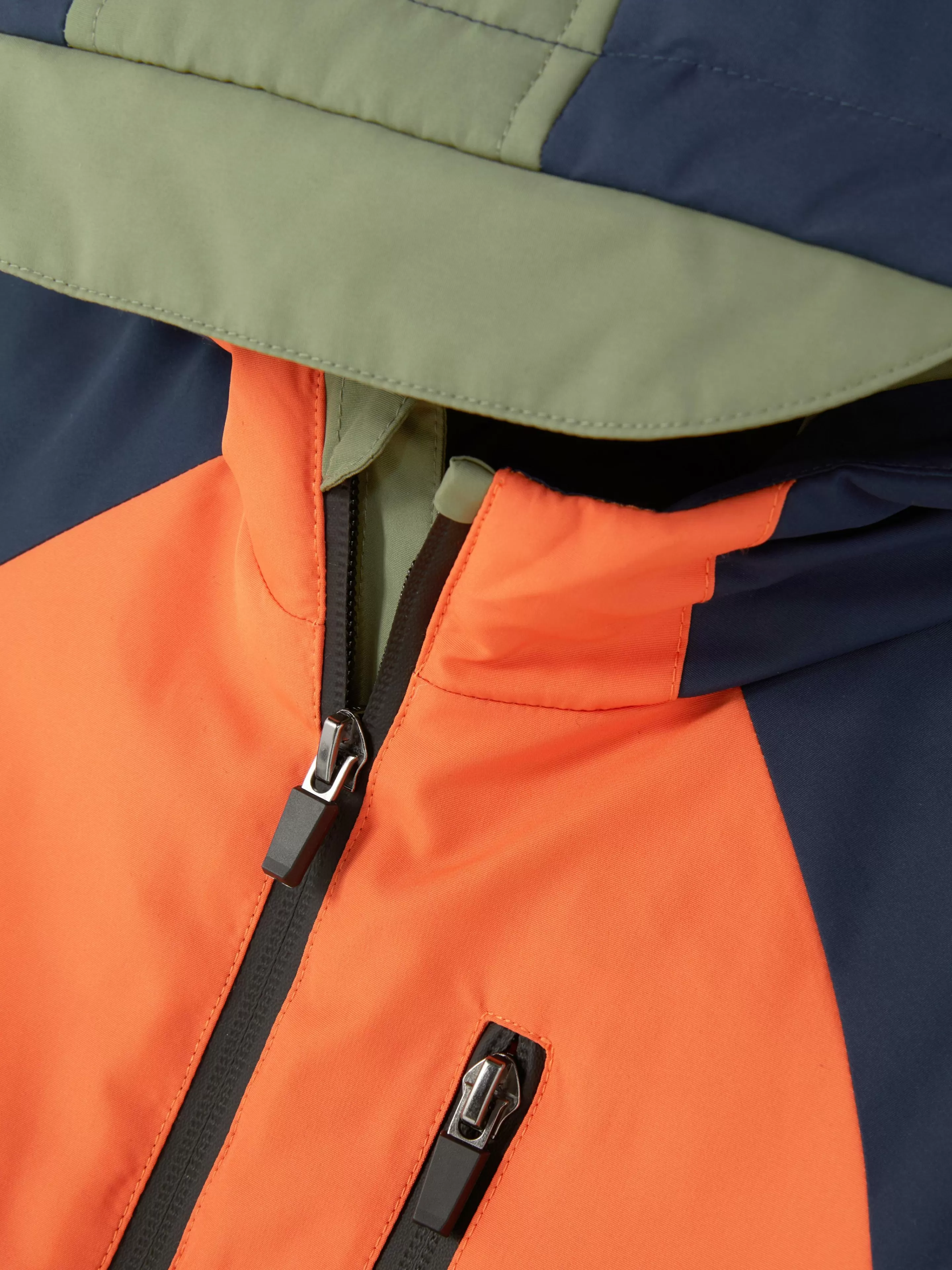 Giacca a vento Primark - Blocco colore arancione brillante, stile urbano impermeabile