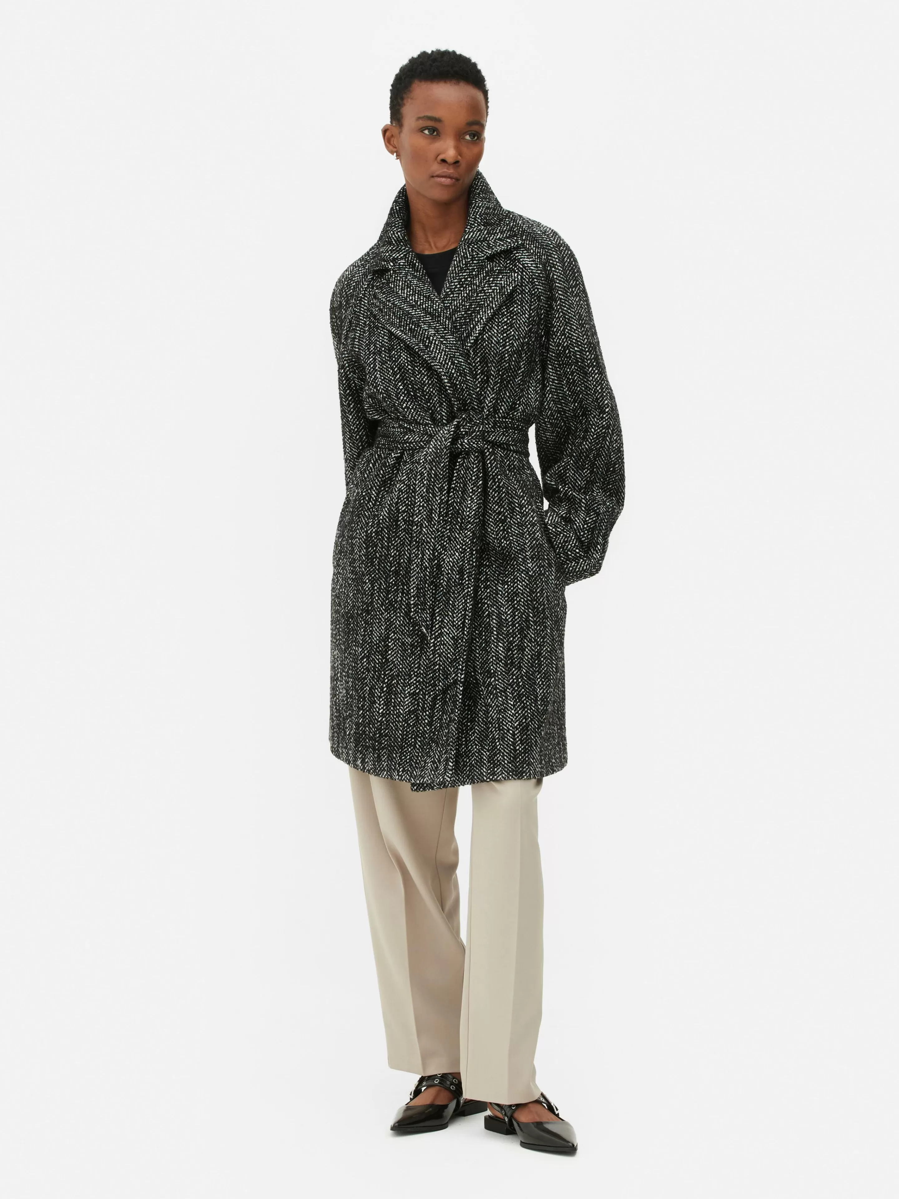 Primark - Cappotto Elegante in Trama Spina Pesca con Cintura Regolabile, Nero e Bianco per Autunno/Inverno, Lana Mista per Look Casual o Ufficio