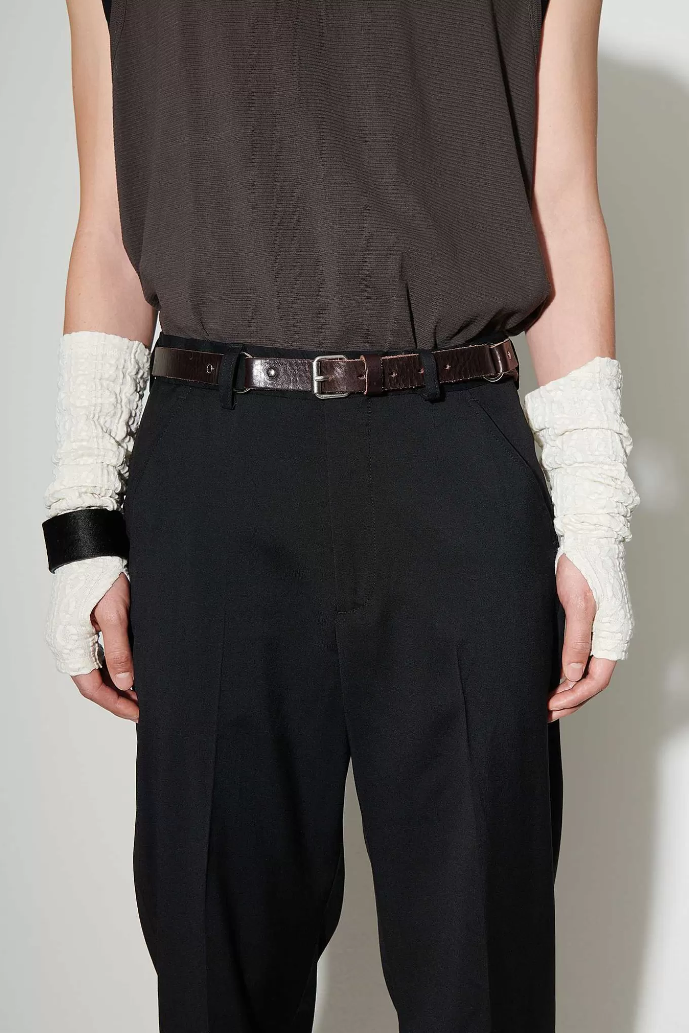 Legacy Pantaloni Chino Classici - Nero Intenso in Lana Sottile Invernale 

Modello 22 con Taglio Moderno e Trama Elegante, Tessuto Professionale per Stagioni Fredde