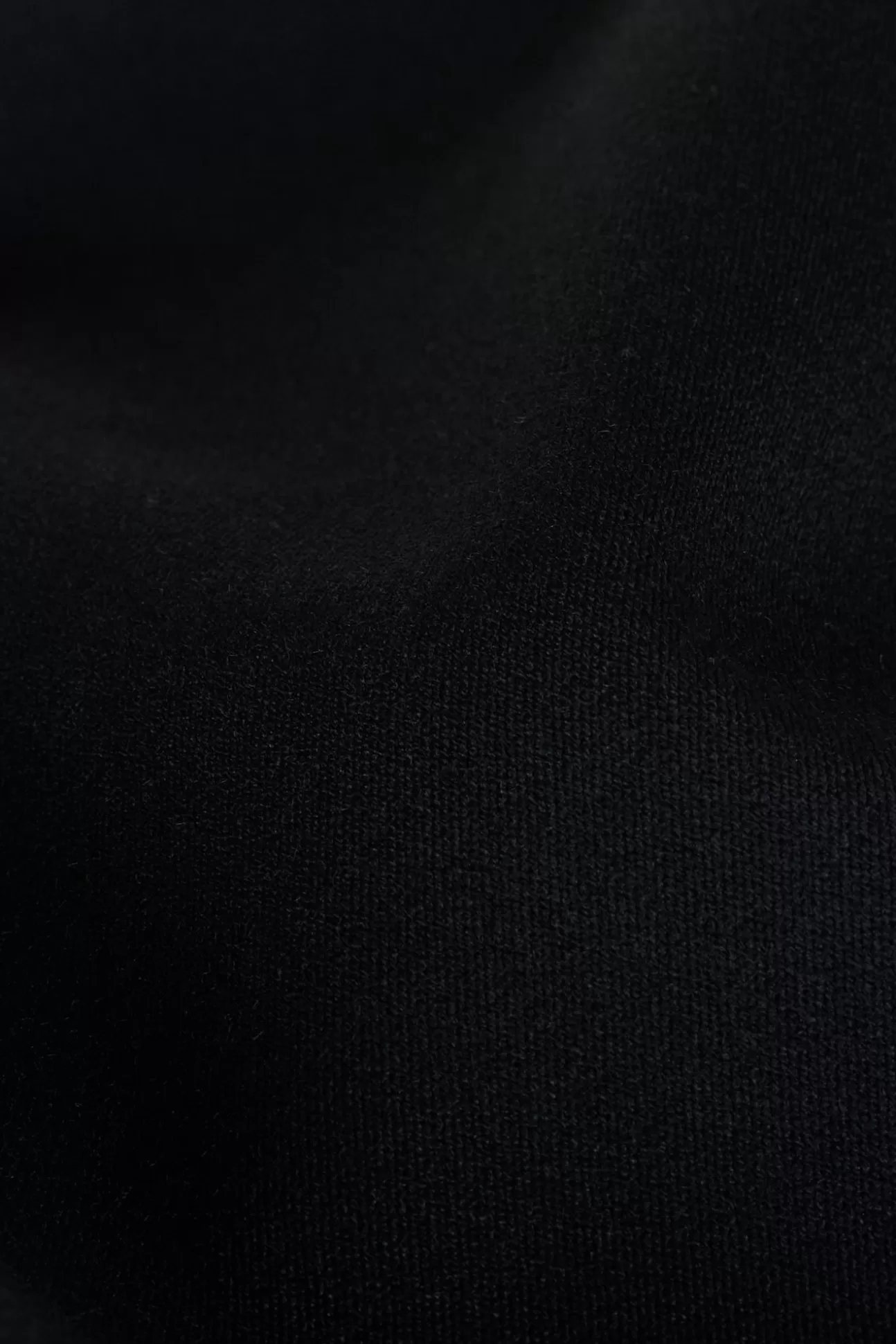 Claudia di Ba&Sh - Abito Total Black in Edizione Limitata  
Saldi Lampo: -50% per soli 24 ore  
Abbinala ai tuoi look preferiti con questa iconica nuance!  
Offerta Imperdibile solo su Sito Ufficiale