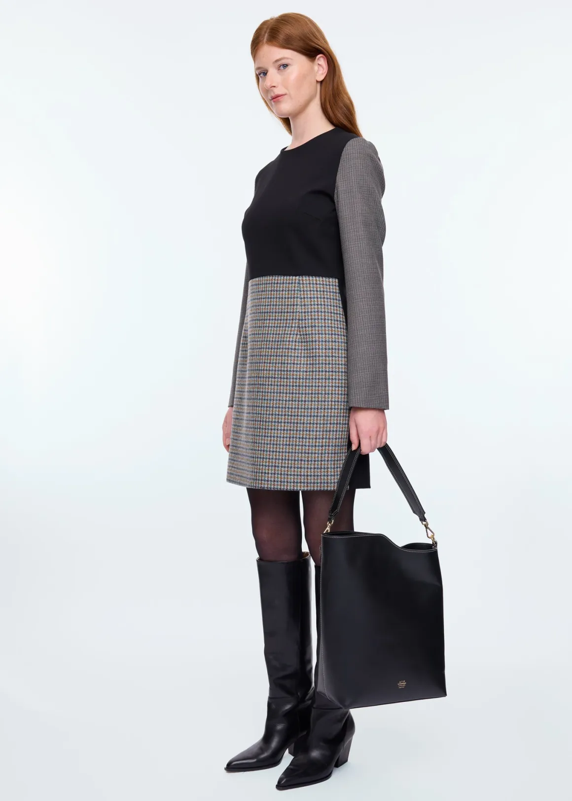 Vanilia Vestito Elegante con Inserti a Contrasto - Nero, Stilizzato per un Look Moderno e Versatile 

（：，