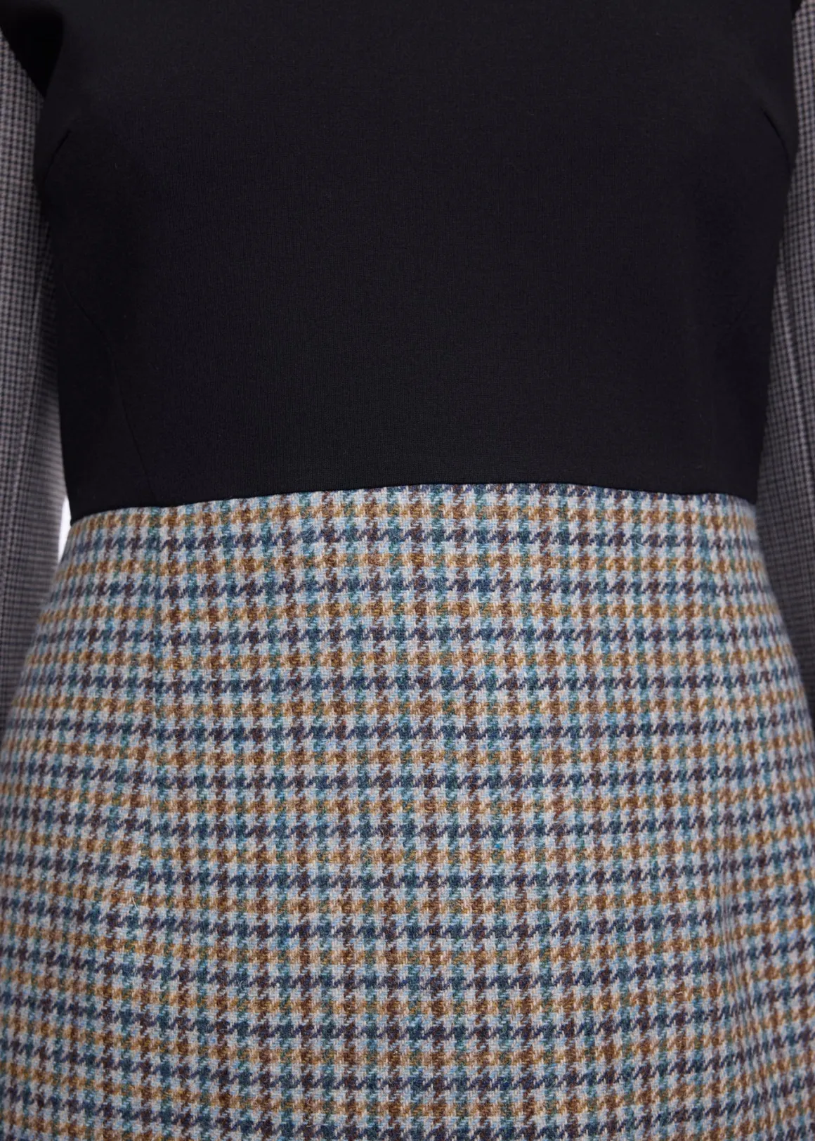 Vanilia Vestito Elegante con Inserti a Contrasto - Nero, Stilizzato per un Look Moderno e Versatile 

（：，