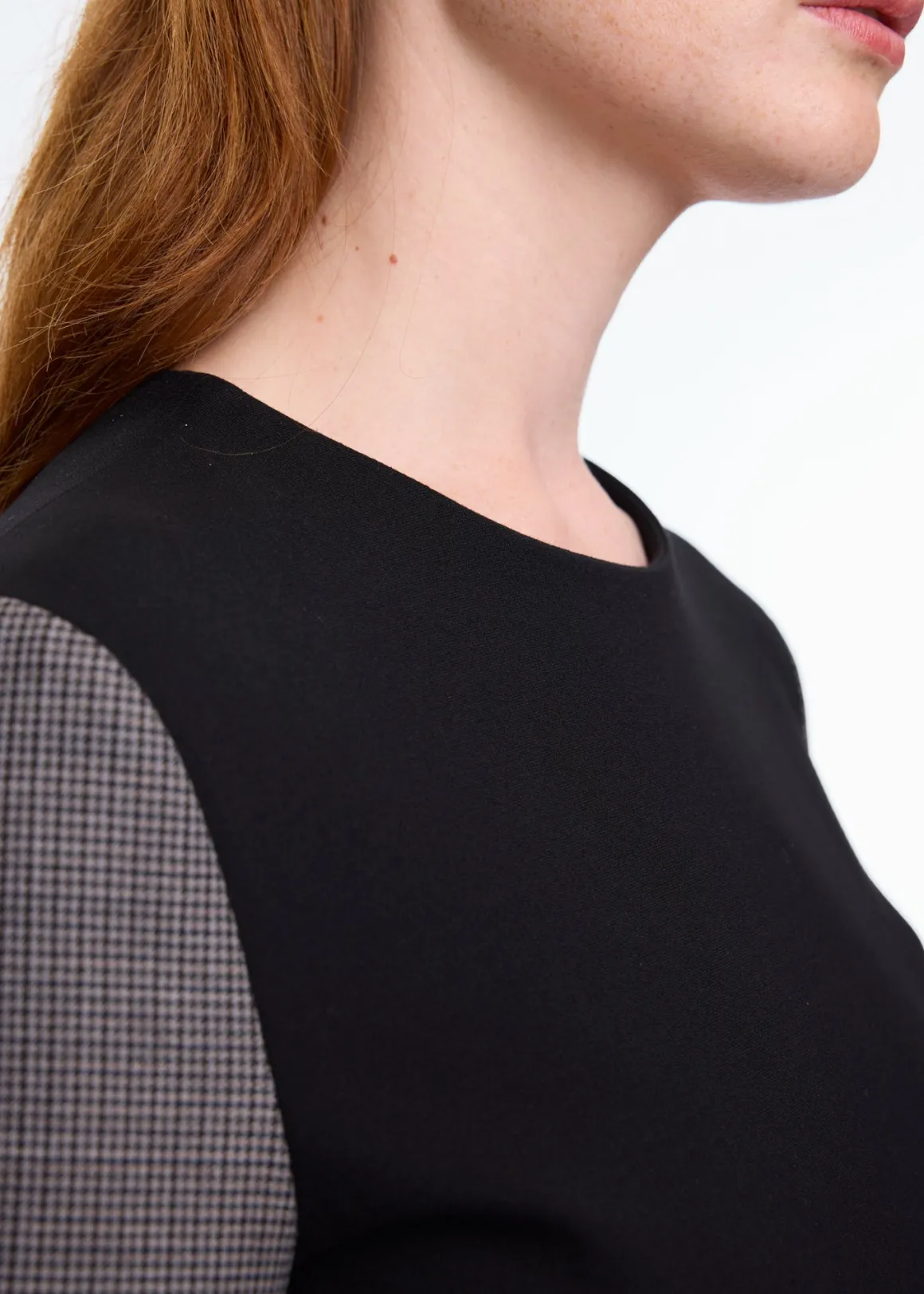 Vanilia Vestito Elegante con Inserti a Contrasto - Nero, Stilizzato per un Look Moderno e Versatile 

（：，