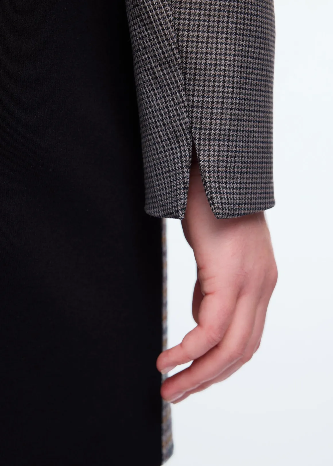 Vanilia Vestito Elegante con Inserti a Contrasto - Nero, Stilizzato per un Look Moderno e Versatile 

（：，