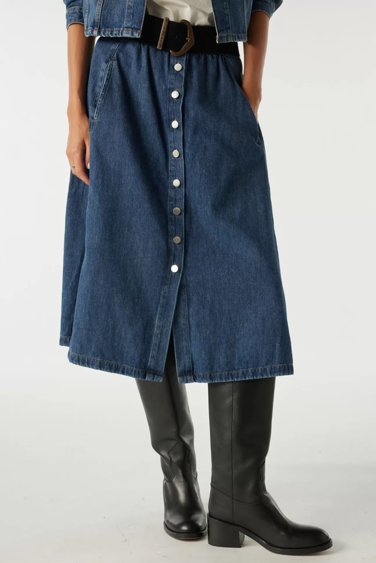 Ba&Sh Cowie Blu: Abito Casual dal Prezzo Accessibile con Tocco di Stile Francese