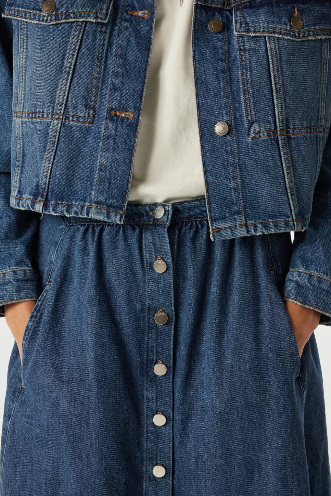 Ba&Sh Cowie Blu: Abito Casual dal Prezzo Accessibile con Tocco di Stile Francese