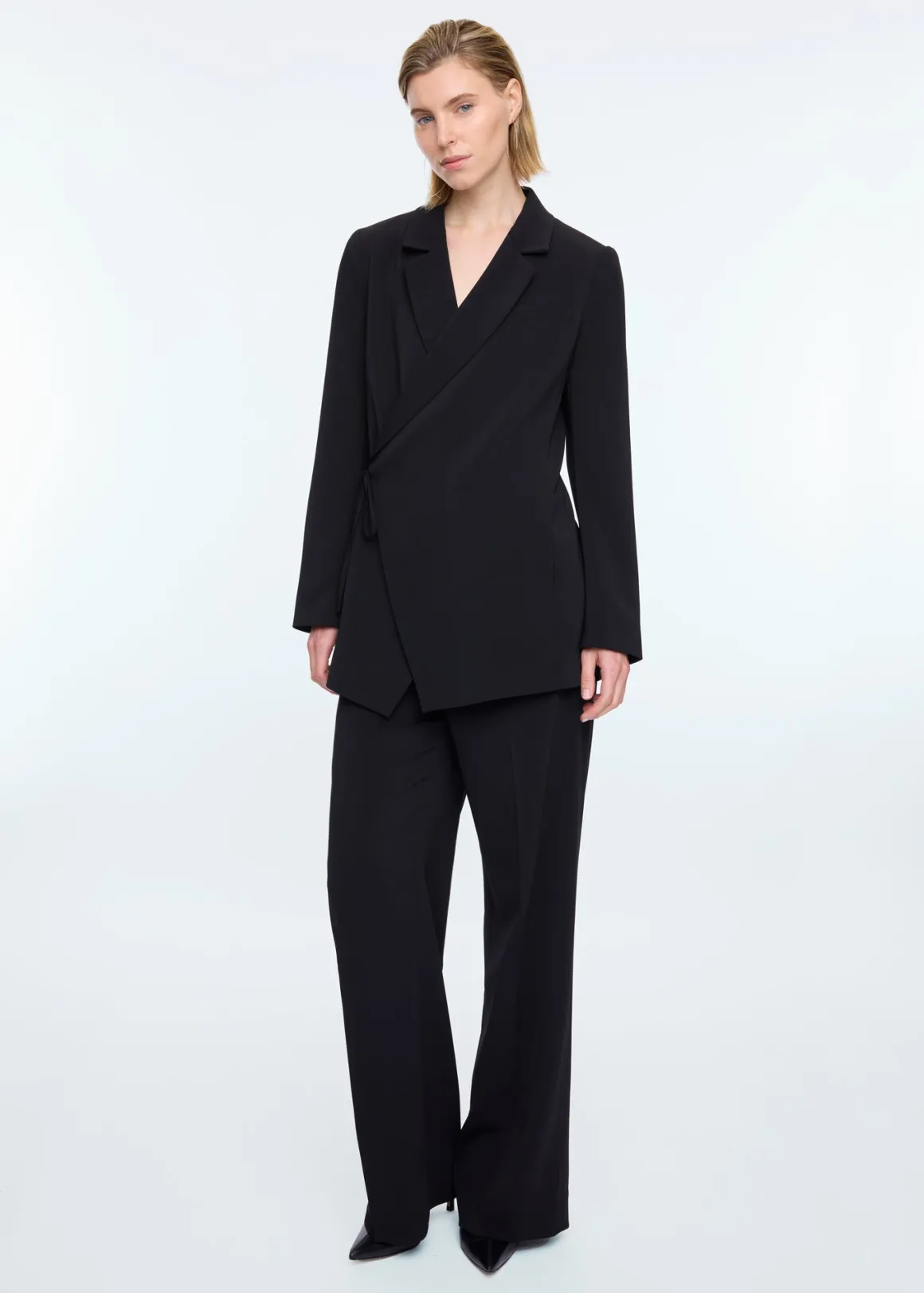Colbert in Crepé Vanilia - Gonna Elegante Nero con Sconto Esclusivo