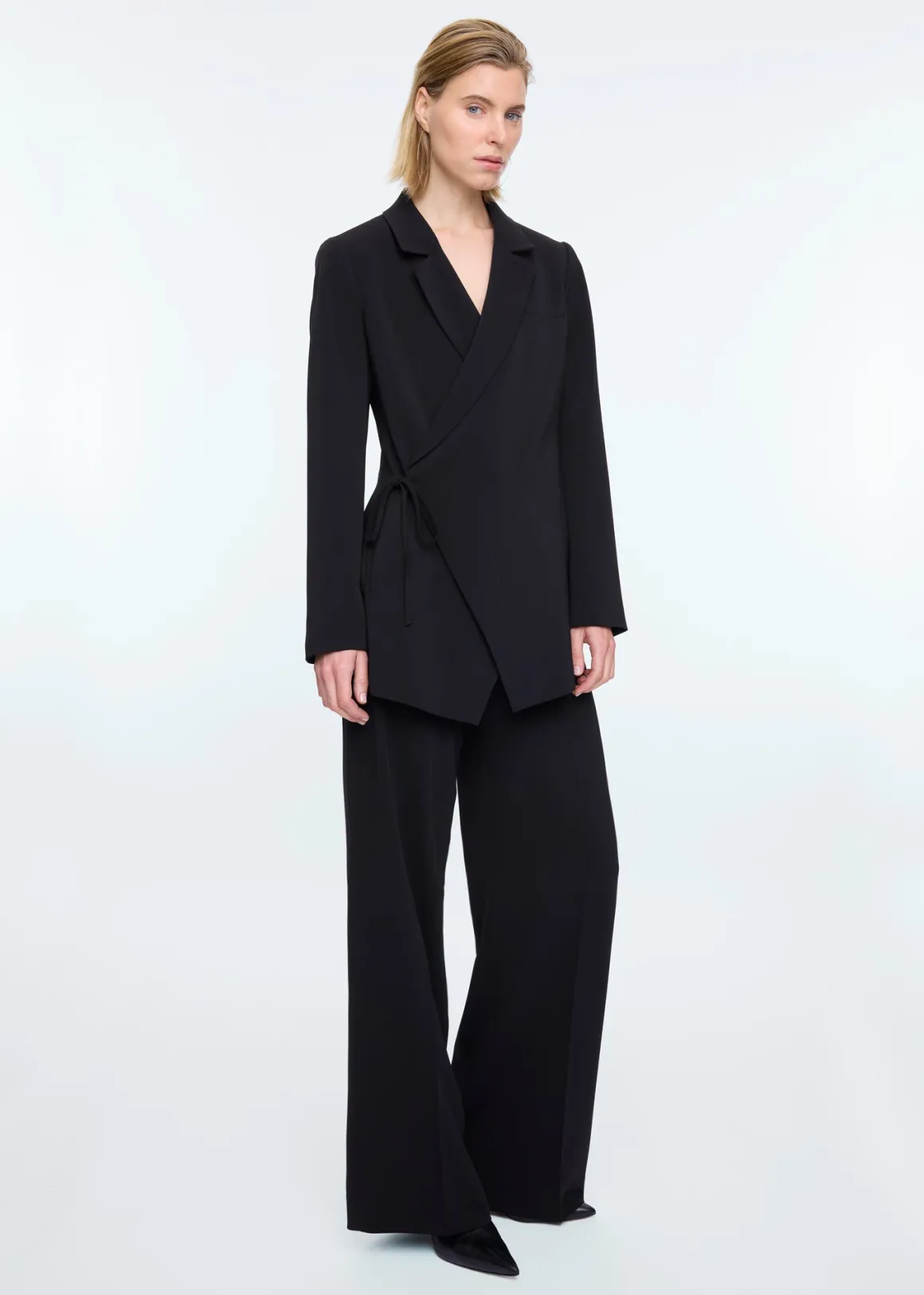 Colbert in Crepé Vanilia - Gonna Elegante Nero con Sconto Esclusivo