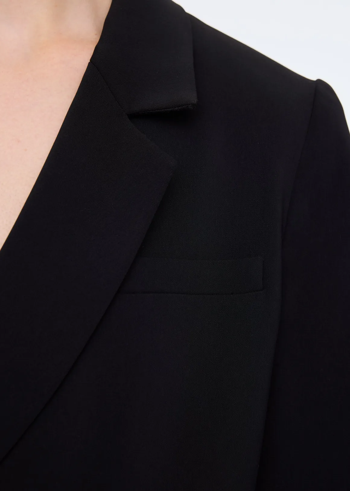 Colbert in Crepé Vanilia - Gonna Elegante Nero con Sconto Esclusivo