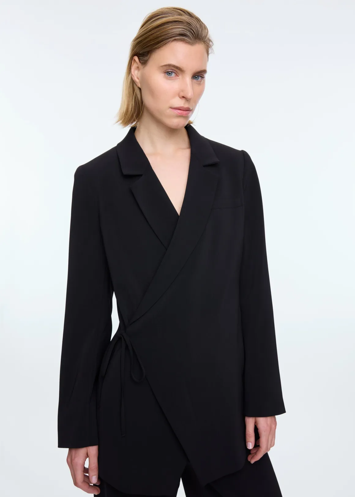 Colbert in Crepé Vanilia - Gonna Elegante Nero con Sconto Esclusivo