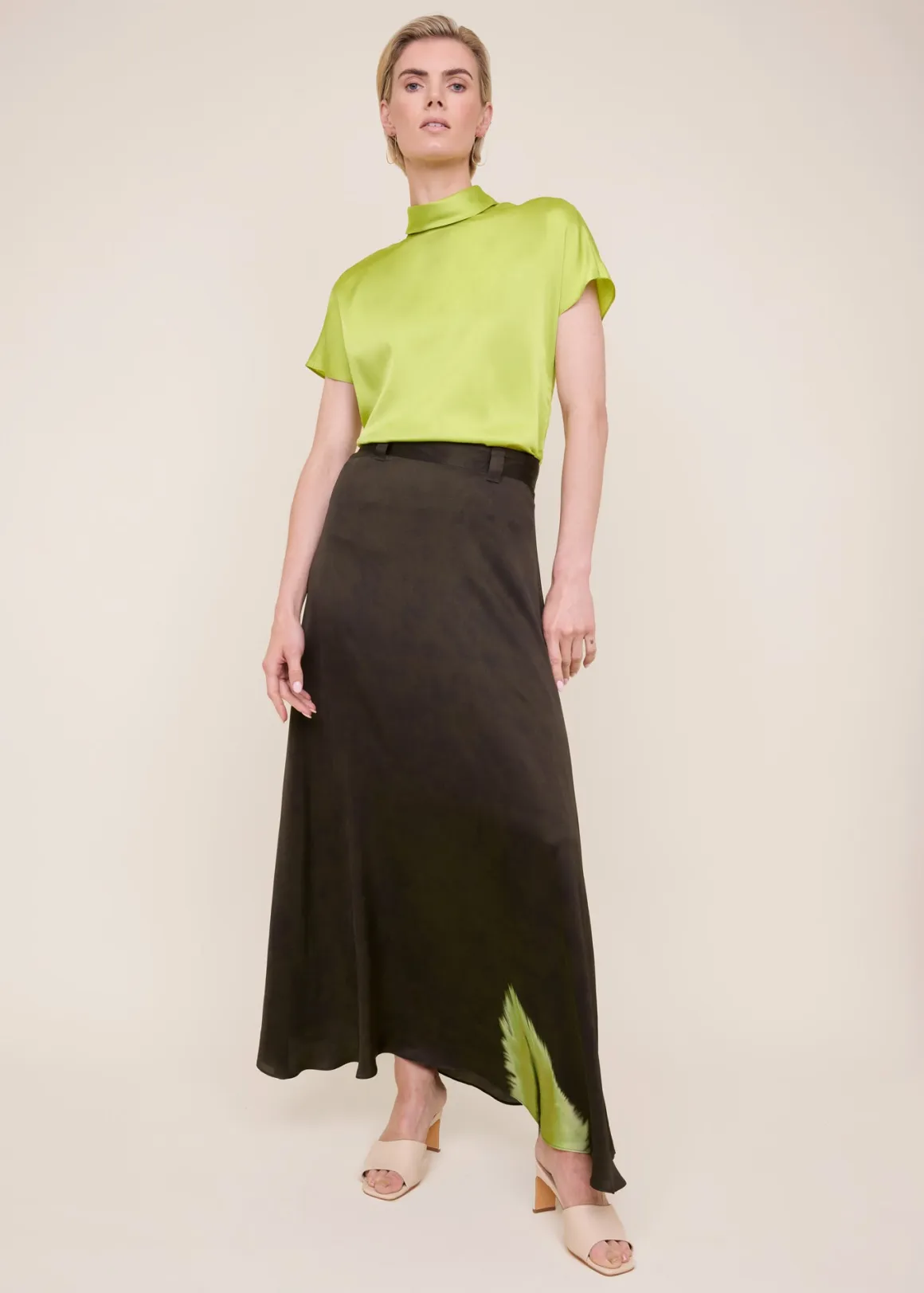 Gonna estiva in viscosa con dettagli piumati - Verde Foresta Notturna e Motivi Tropicali | Collezione VANILIA | Abbigliamento Boutique 

(：、、，，。)