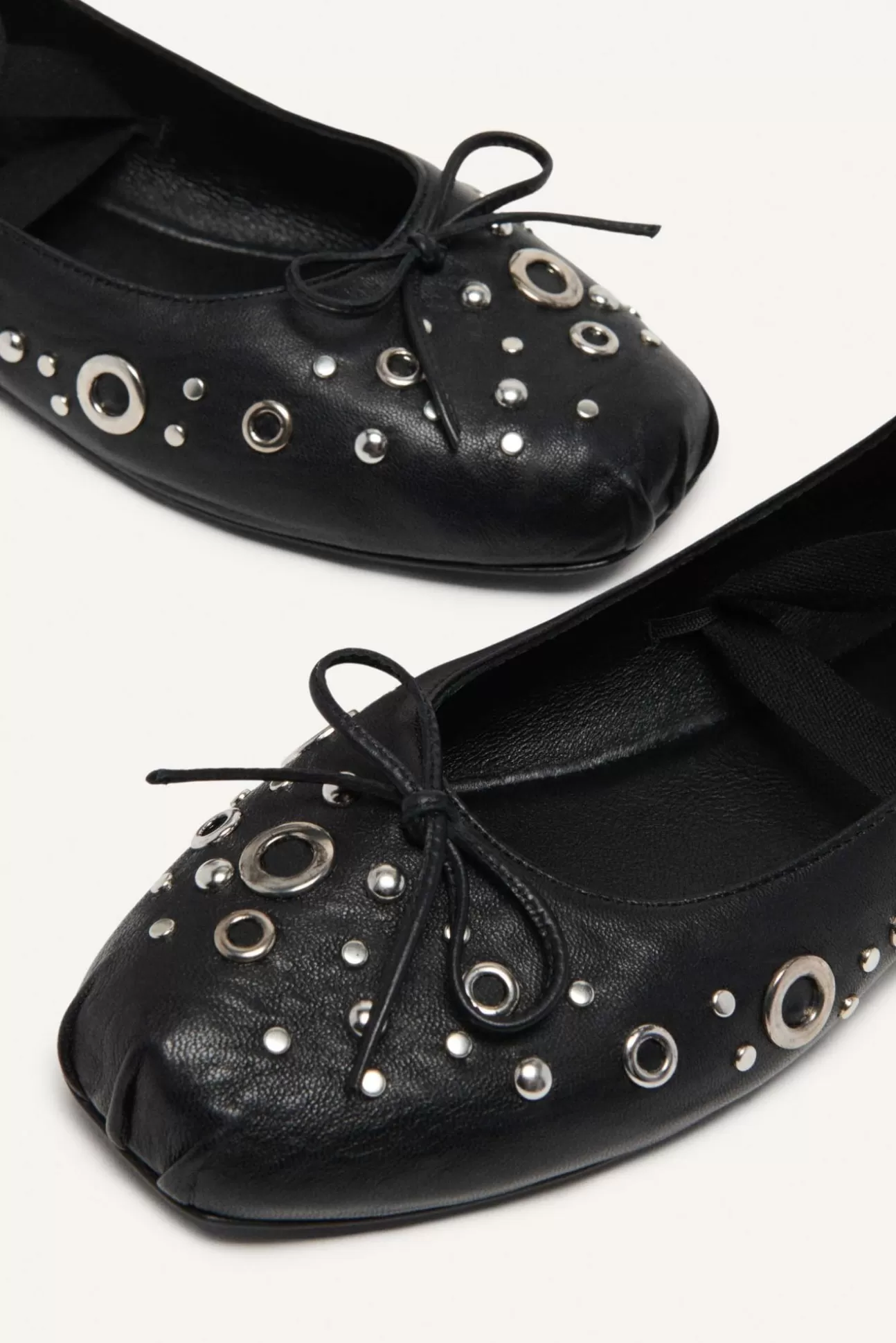 Ballerine Ba&Sh in Pelle | Sconti Esclusivi su Modelli Parisiani - Comodità Senza Tempo con Stile Autentico. Scopri le Offerte Imperdibili!