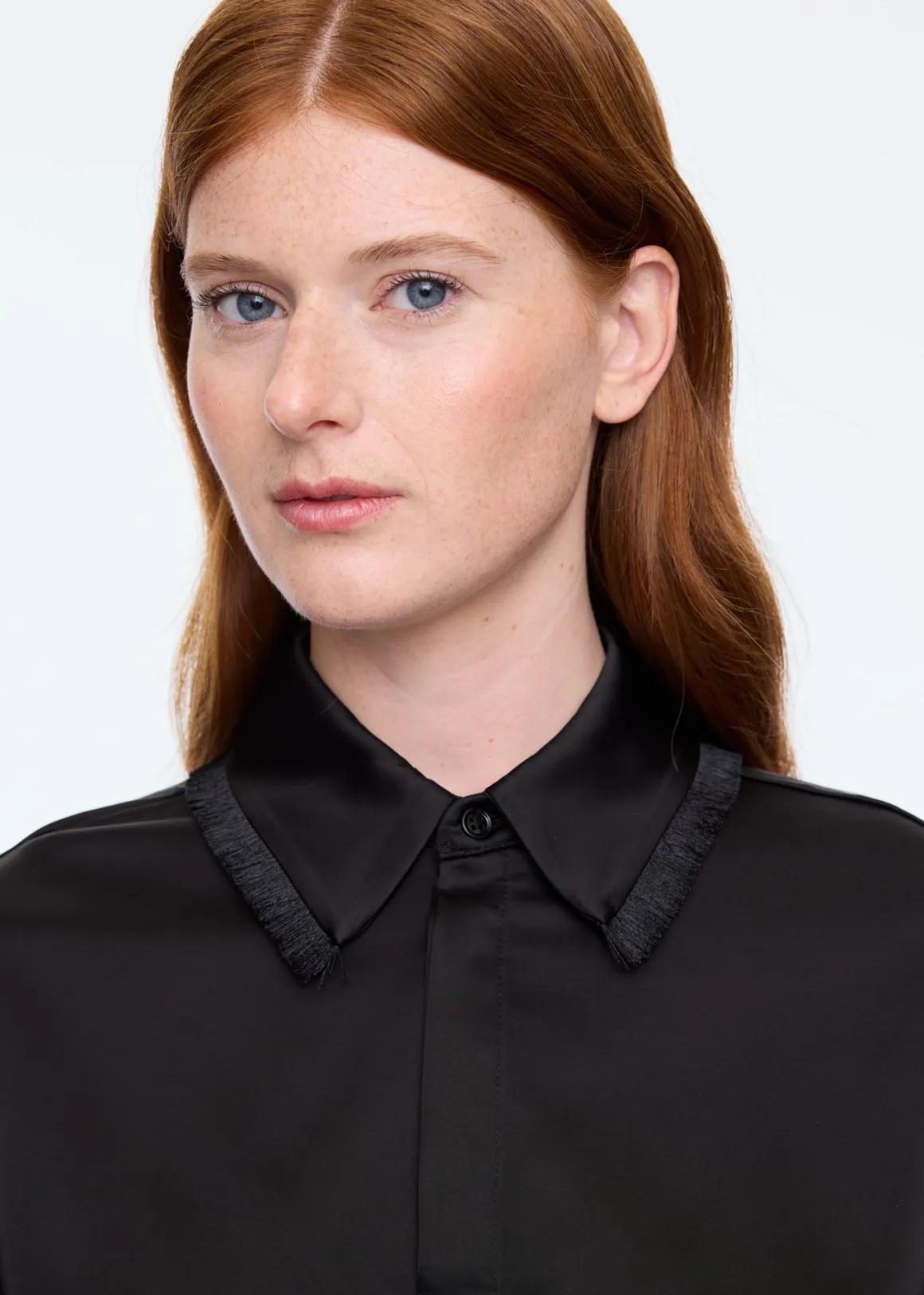 VANILIA Camicia in Satin con Colletto Frangiato - Nero Intenso per Stagioni Fredde