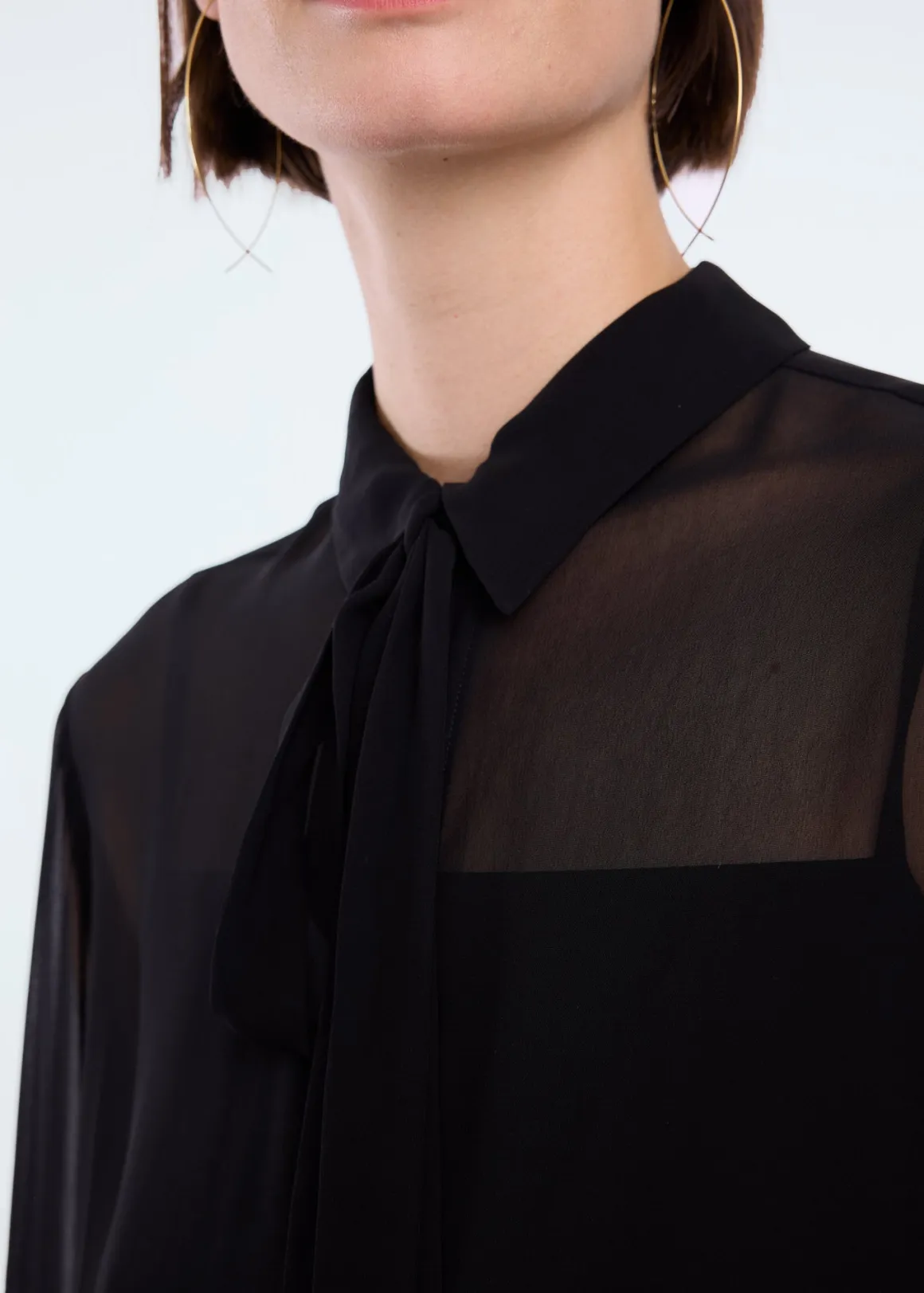 Camicia con Fiocco Elegante in Georgette - Nero | Vanilia Collection | Acquisto Online Esclusivo