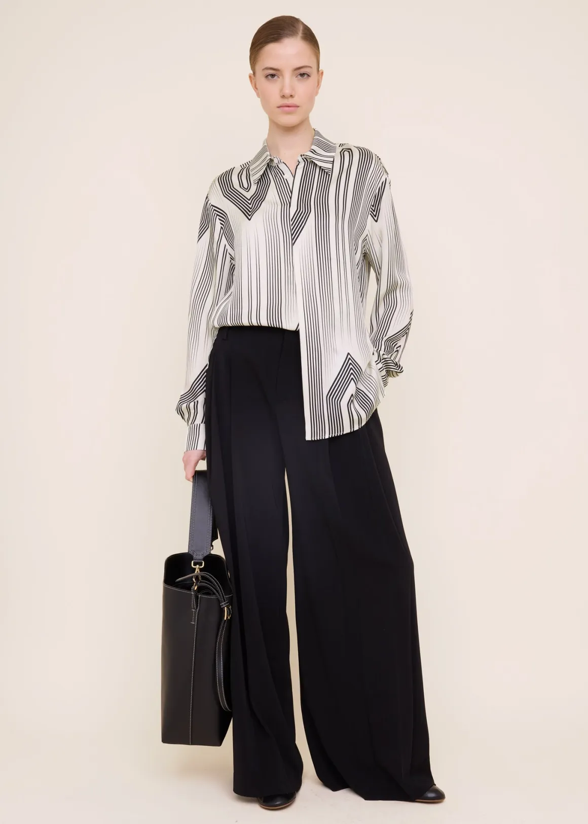 VANILIA Top elegante in viscosa con stampa floreale moderna - Edizione speciale saldi estate! Scopri la comodità raffinata per il tuo guardaroba quotidiano. Tessuto traspirante e taglio femminile, disponibile in tonalità esclusive. Offerta limitata!