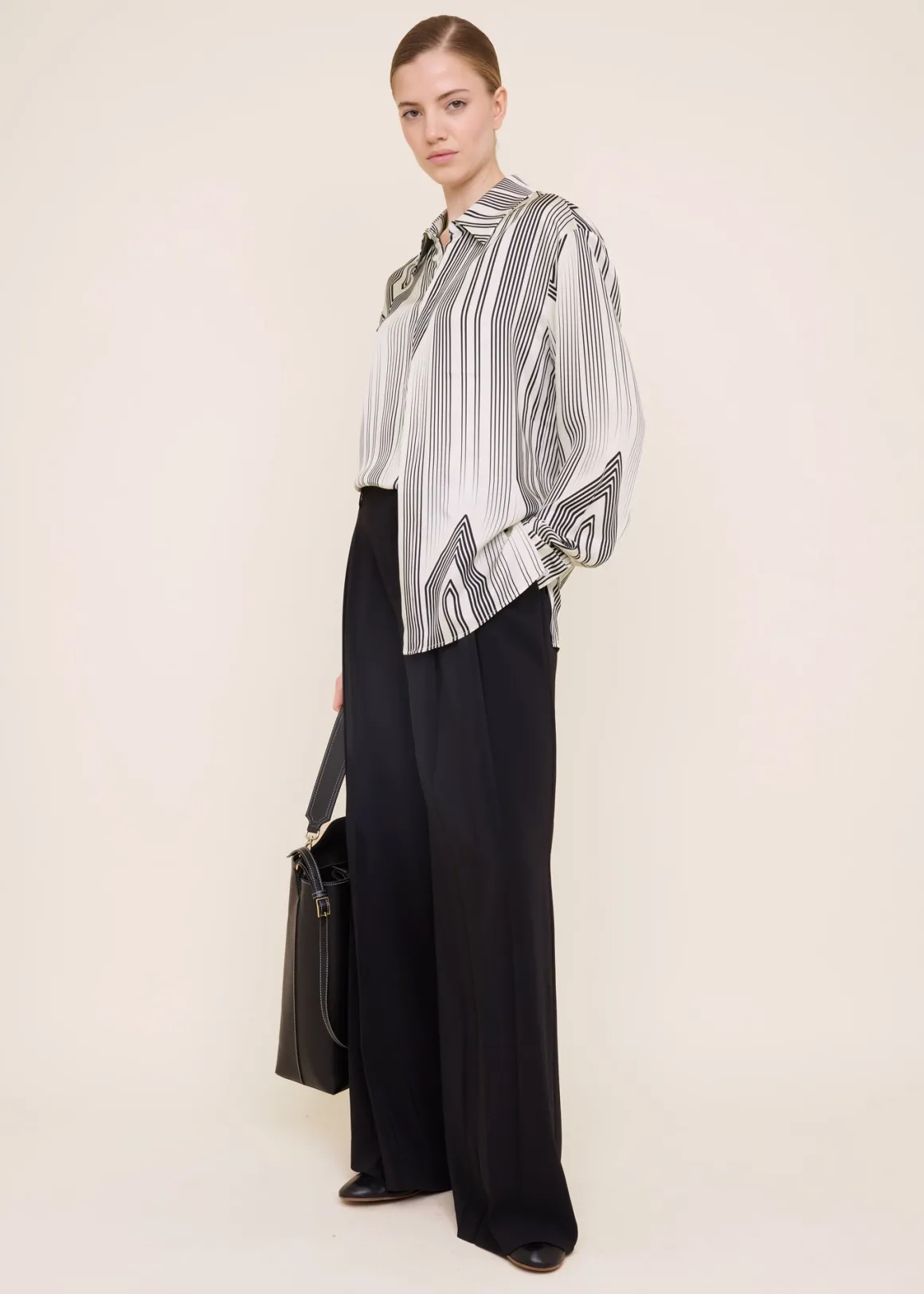 VANILIA Top elegante in viscosa con stampa floreale moderna - Edizione speciale saldi estate! Scopri la comodità raffinata per il tuo guardaroba quotidiano. Tessuto traspirante e taglio femminile, disponibile in tonalità esclusive. Offerta limitata!