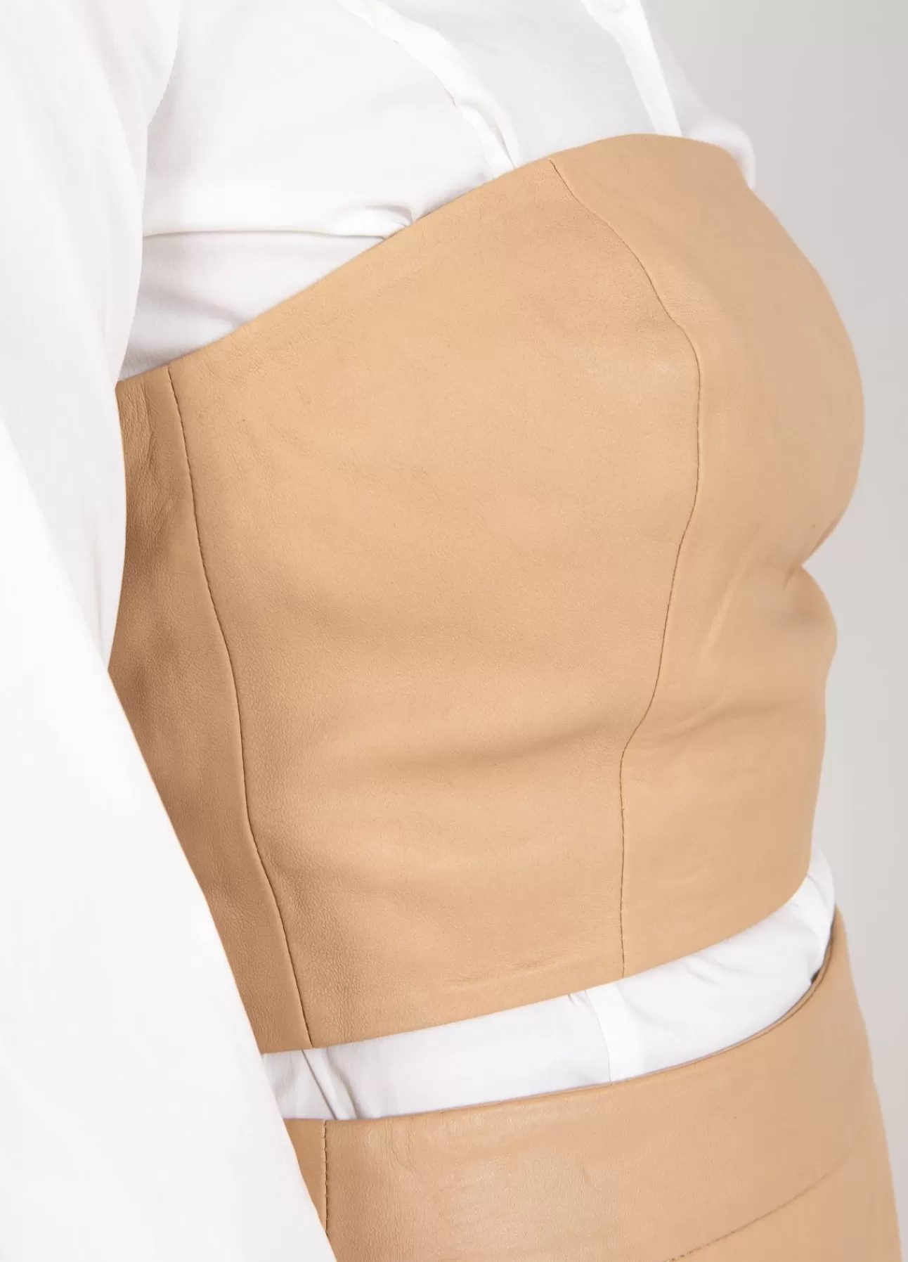Corsetto in Pelle Elegante di Dame Coster - Design Scandinavo per una Silhouette Raffinata