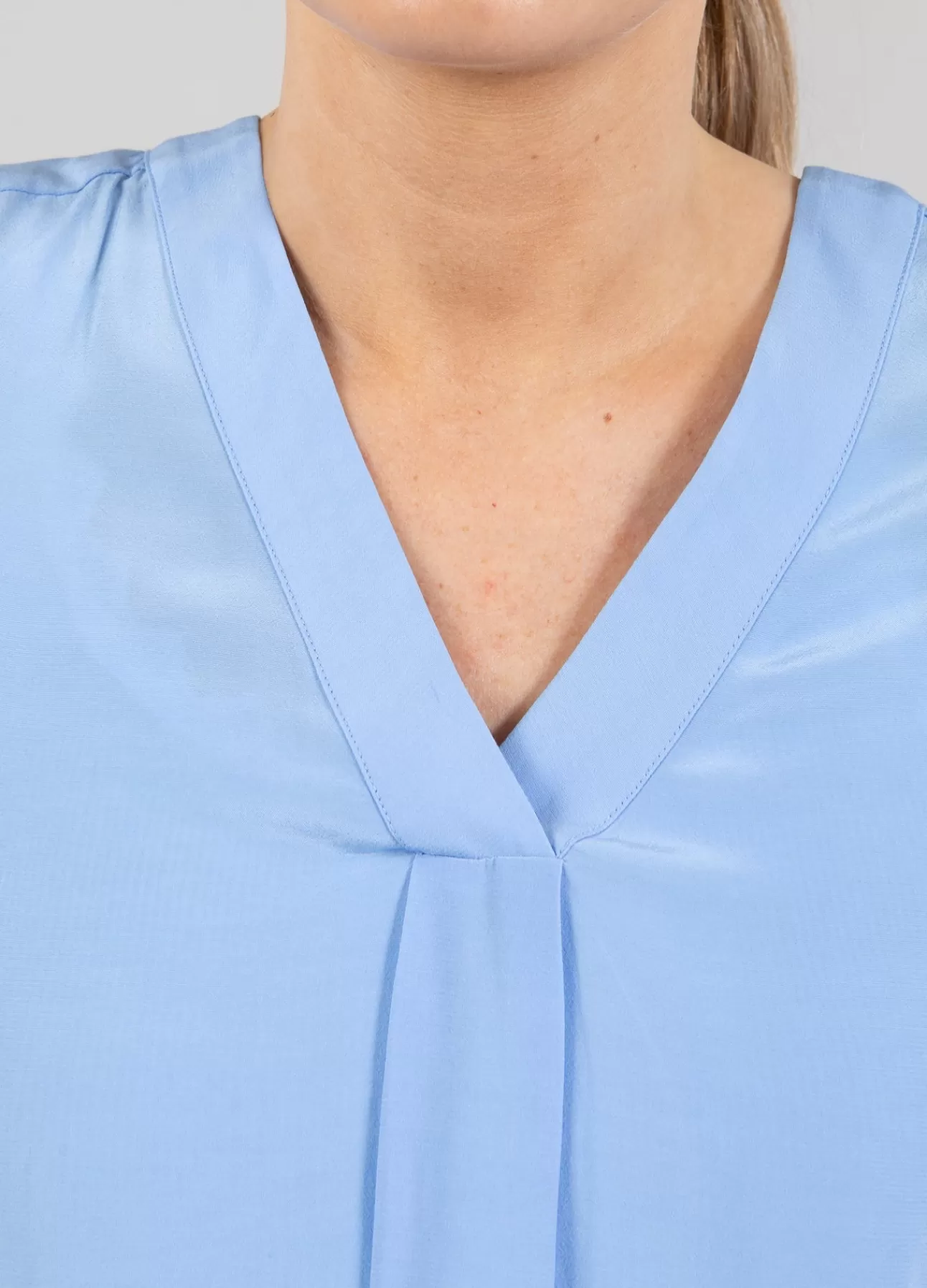Camicia Donna Coster Copenhagen - Stilizzata a Maniche Corte con Dettagli Eleganti