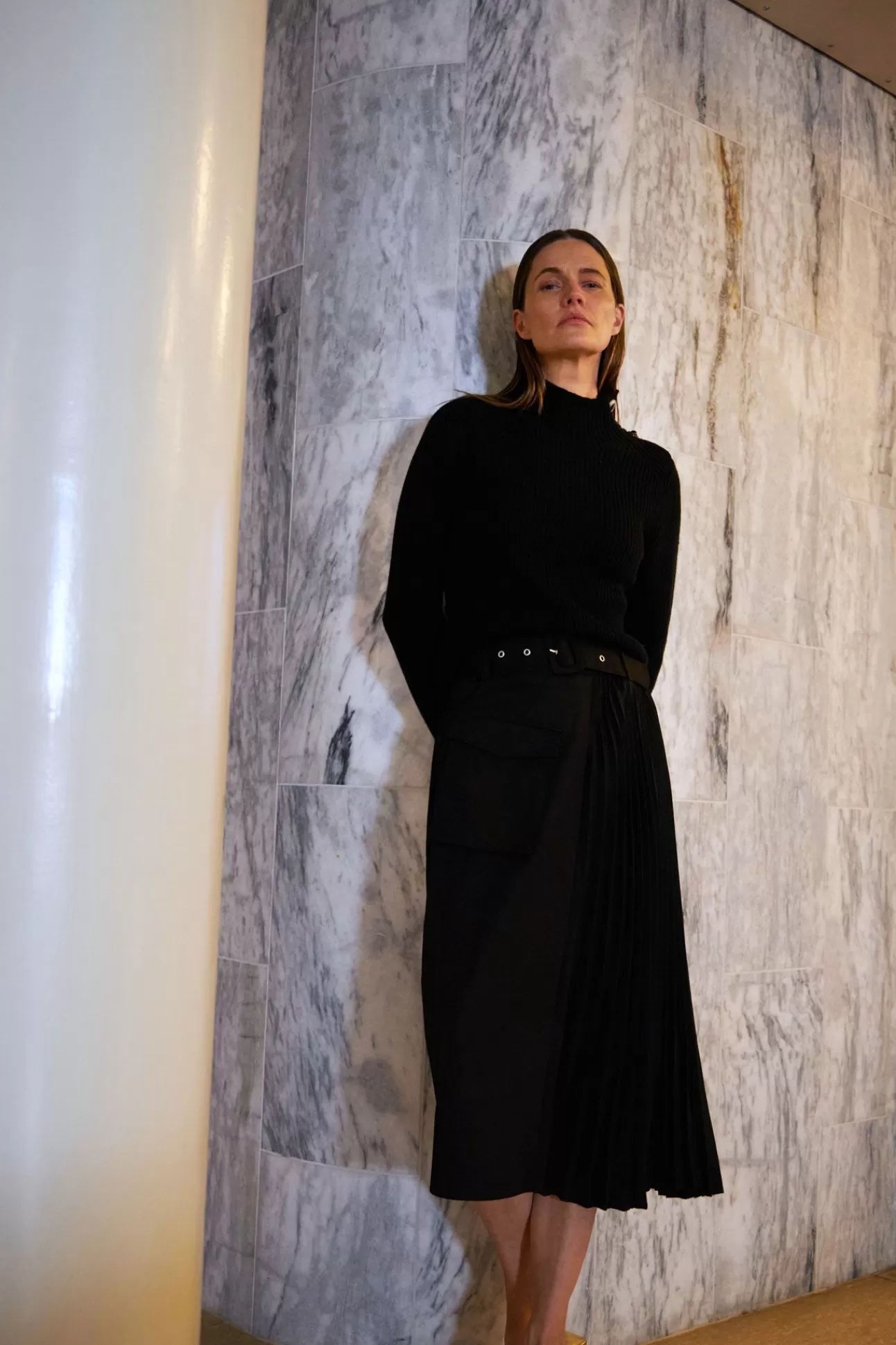 Elegante gonna lunga con cintura in vita e dettagli plissettati - Design scandinavo da Coster Copenhagen per look chic e raffinati