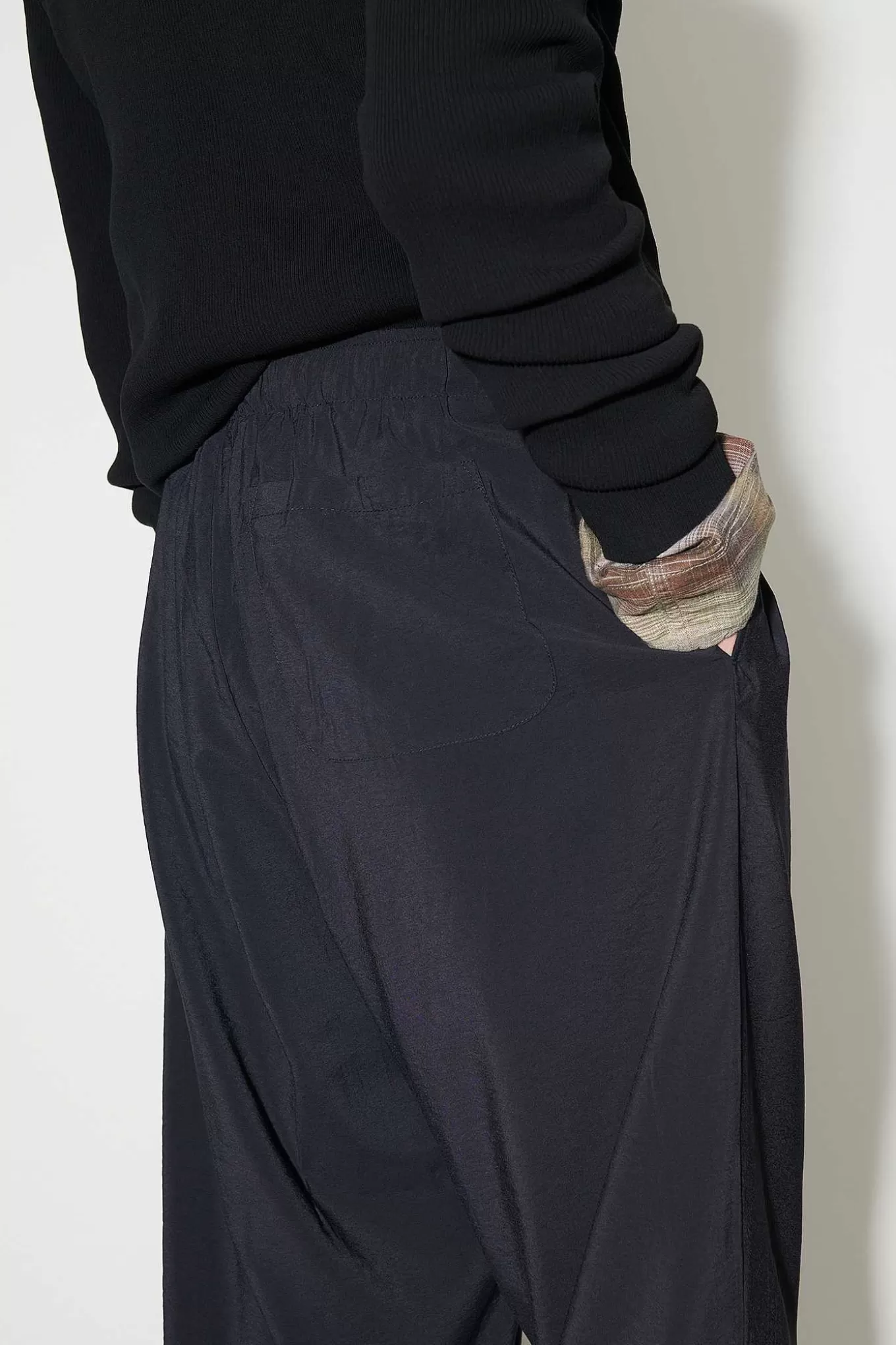 OUR LEGACY - Pantaloni Aria Edizione Limitata 
Nero Lucido con Tocco Viscoso Elegante