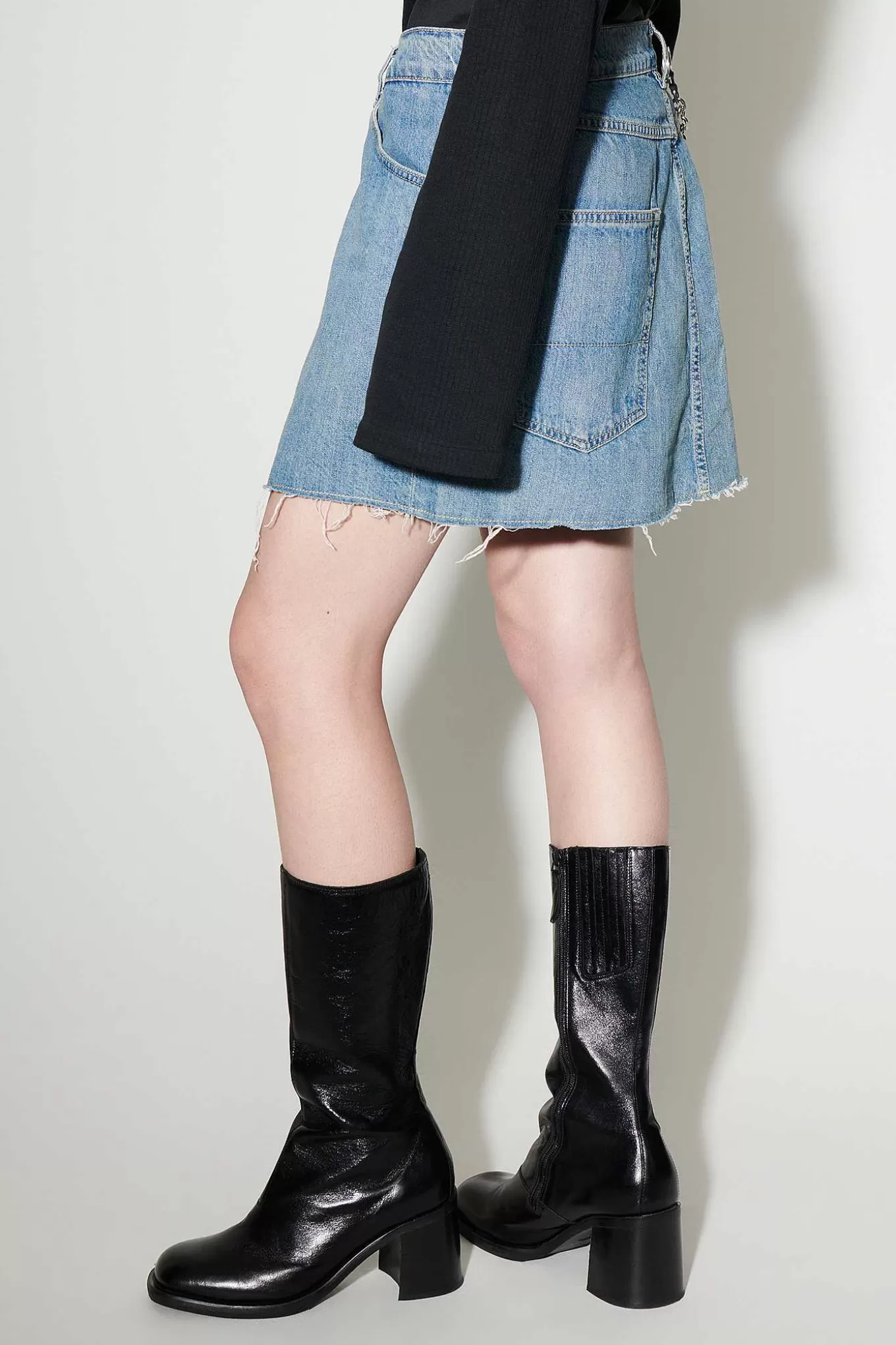Our Legacy Gonna Avvolgente in Denim - Blu Medio Polvere con Taglio Vintage Stile Casual Chic