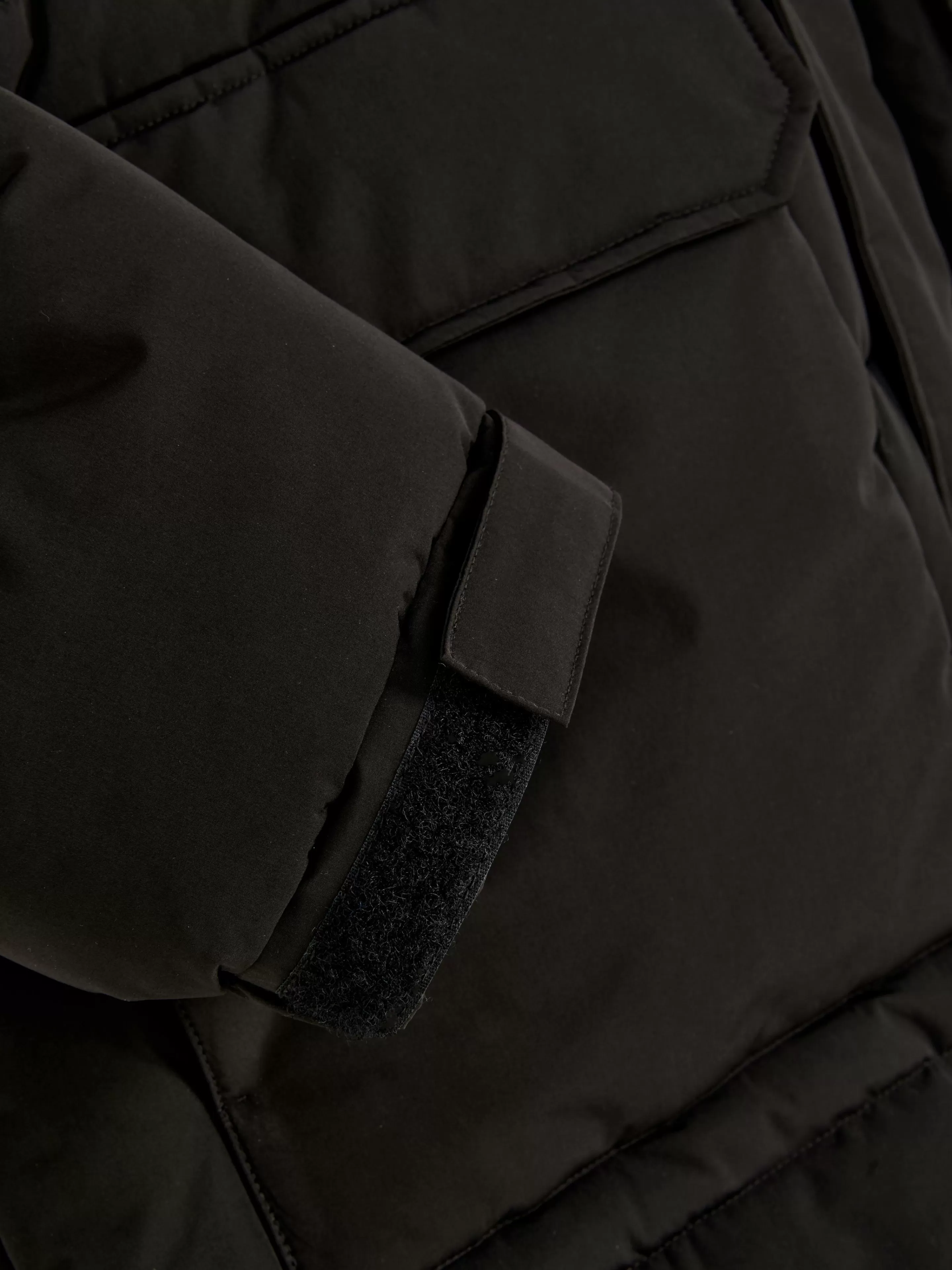 Parka Invernale Morbida con Cappuccio | Giubbotto Imbottito Nero Unisex | PrimaLinea Autunno-Inverno 2023 | Moda Casual a Lunga Durata | Capospalla Impermeabile Primark