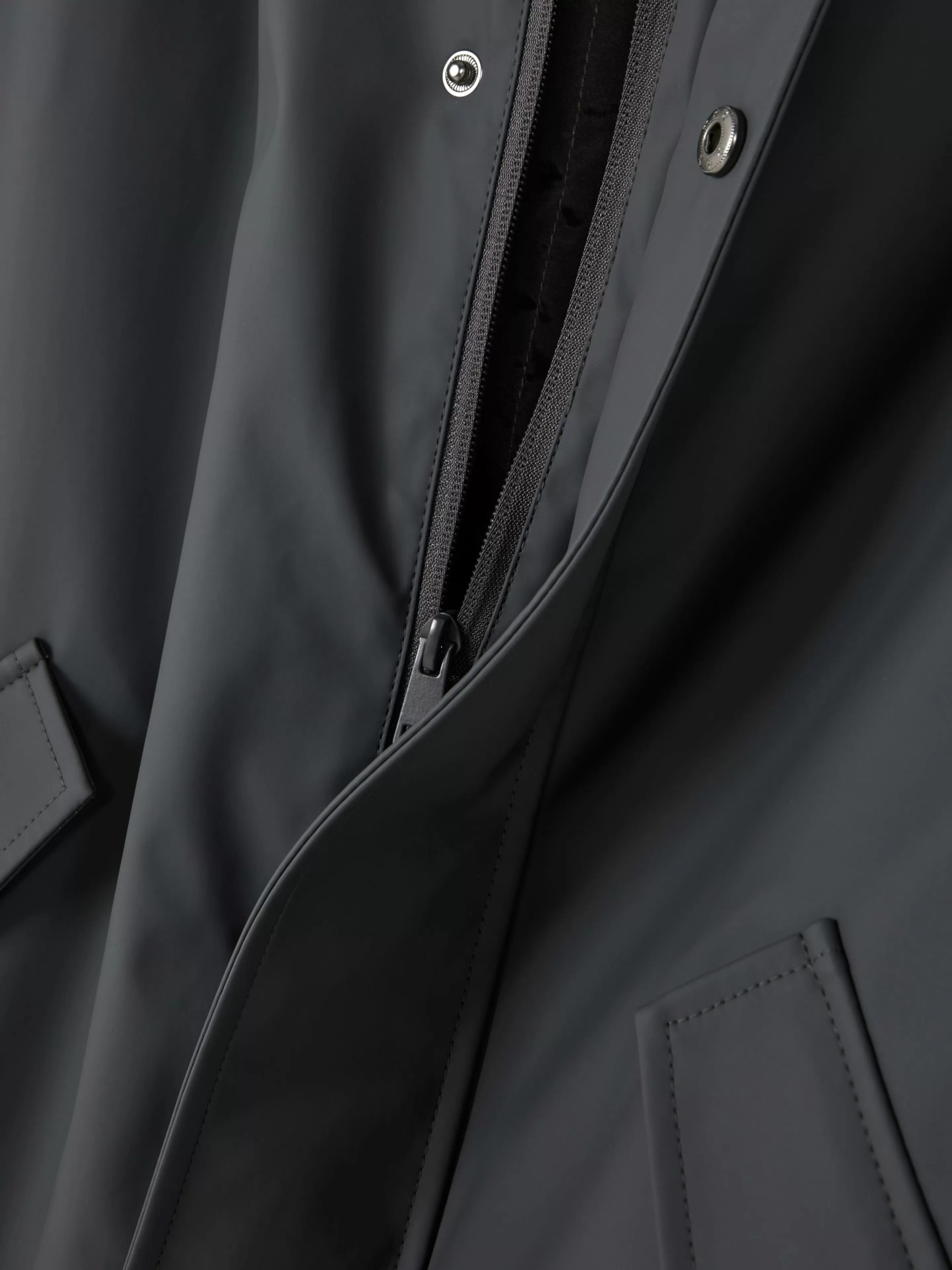 Primark - Giacca Parka Impermeabile con Cappuccio, Trama Effetto Gomma in Grigio Antracite per Stile Urbano