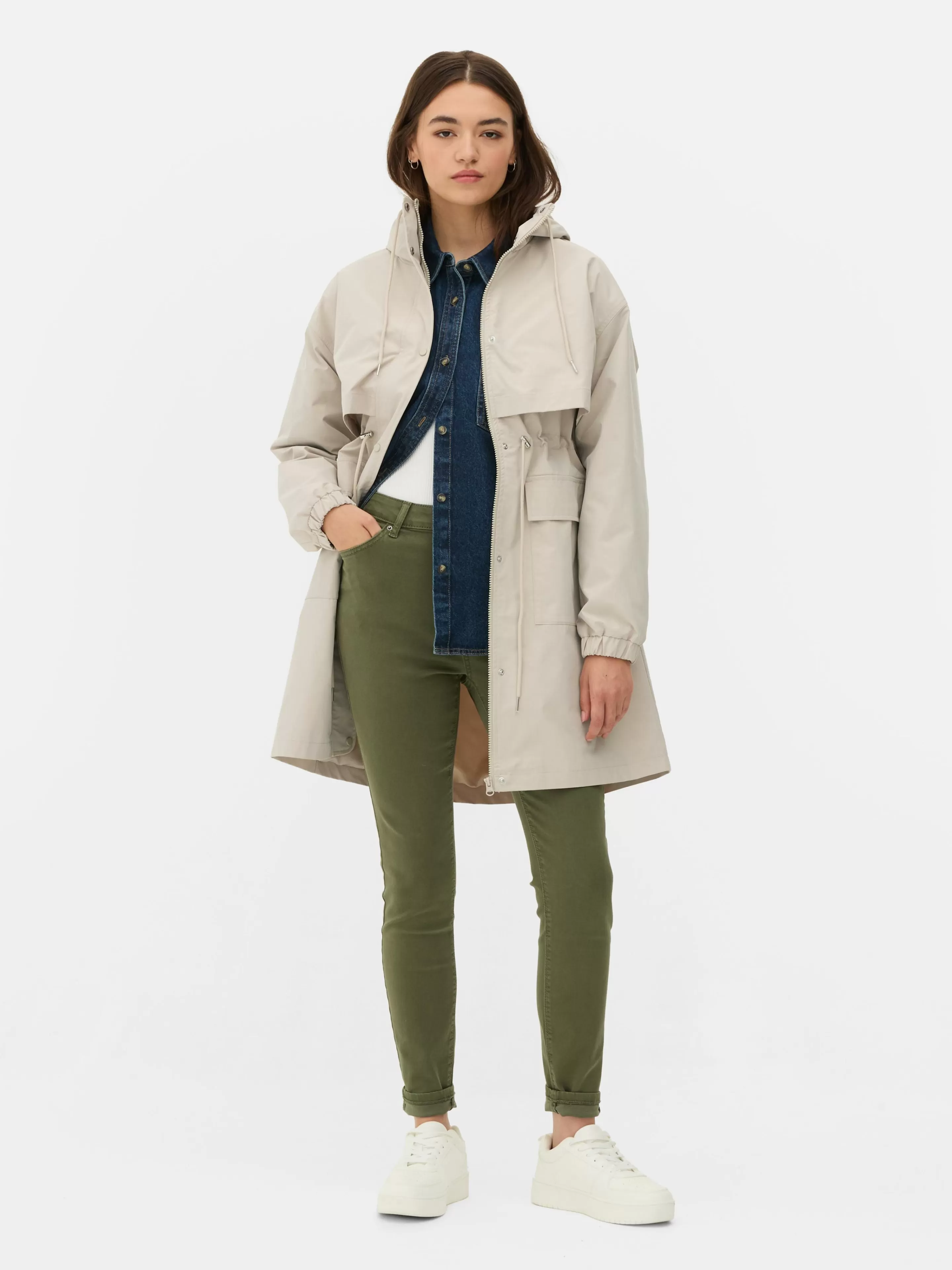 Giubbotto Parka Impermeabile Primark con Cappuccio Regolabile - Stile Urbano e Funzionale