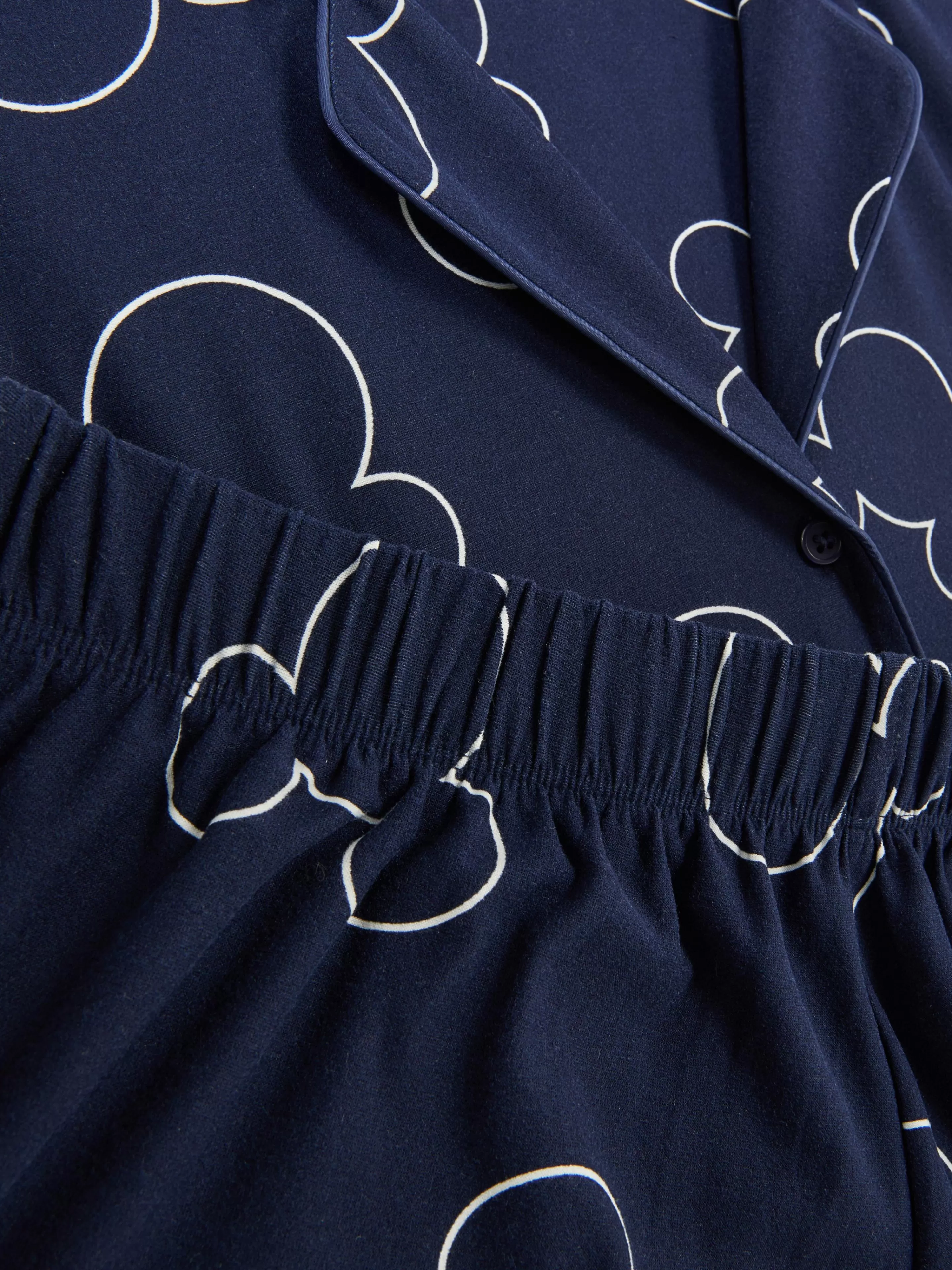 Pigiami comodi oversize Primark ispirati a Mickey Mouse, tonalità blu marino perfetti per il relax serale