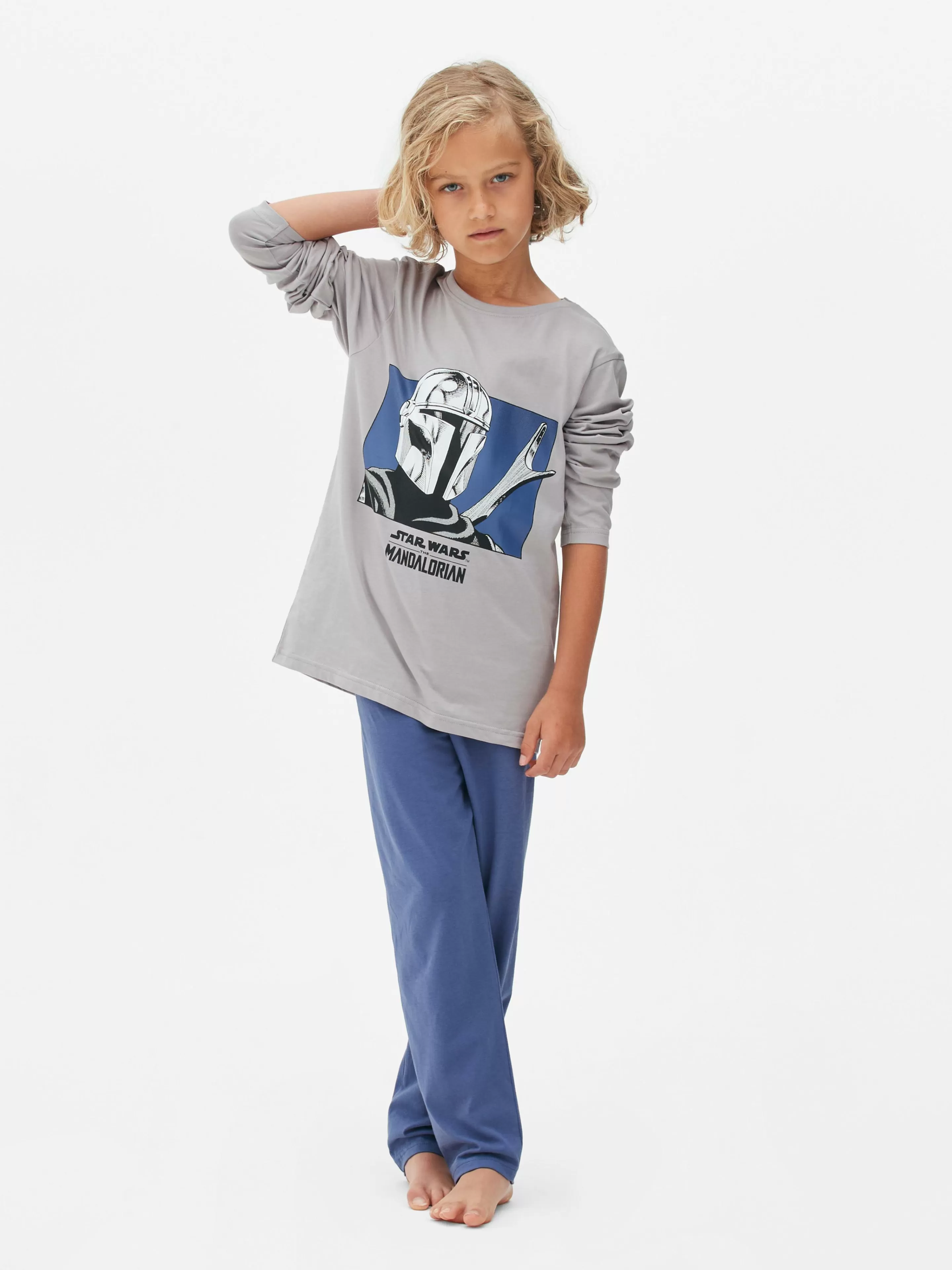 Pigiami Star Wars The Mandalorian - Set Notte in Grigio Spaziale Primark 

Completi Pigiami Unisex con Stampa Mandaloriana - Versione Grigio Antracite Primark 

Set Notte Star Wars Edizione Speciale - Pigiami The Mandalorian Grigio Cenere by Primark 

Pigiami Confortevoli The Mandalorian - Tonalità Grigio Meteorico per Adulti Primark 

Completo Notte Star Wars - Pigiama Unisex The Mandalorian Grigio Fumo Primark