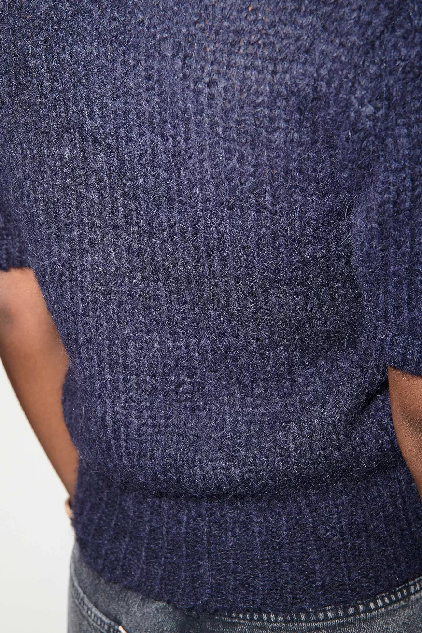 Our Legacy - Maglietta Corta con Ricami in Mohair Blu Navy, Tessuto Ristretto e Morbida Peluria