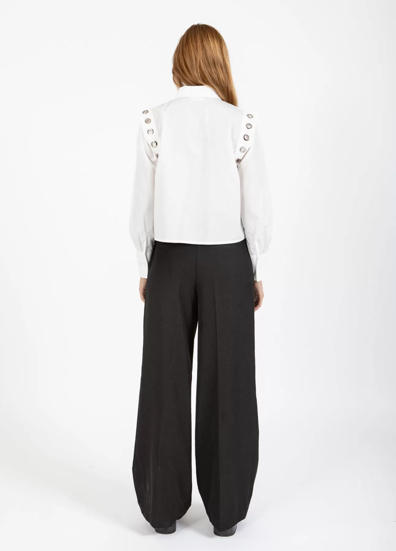 Camicia Coster Copenhagen con occhielli in metallo - Stile urban chic per donna, design nordico contemporaneo