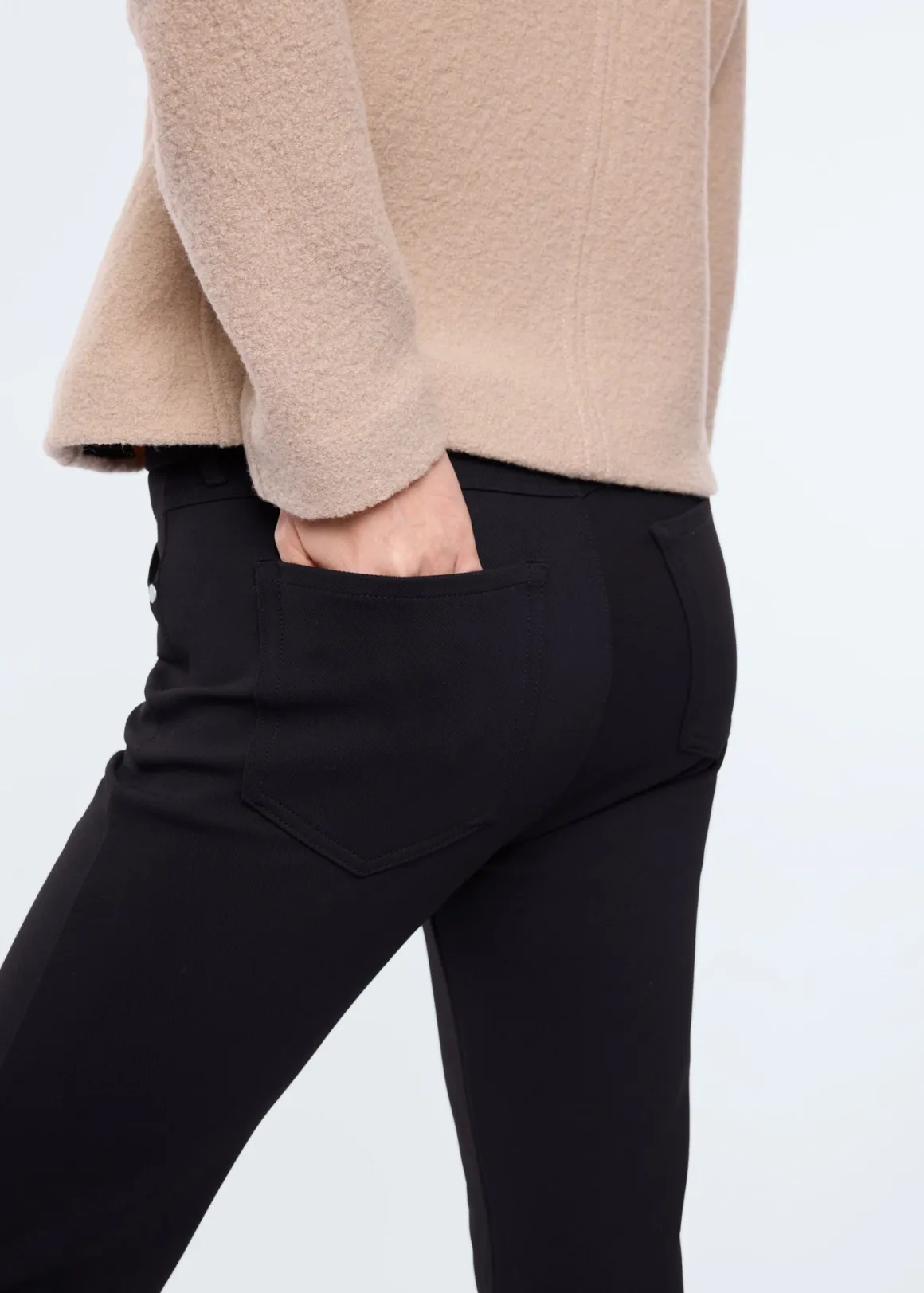 Offerta Lampo: Pantaloni Svasati Elasticizzati VANILIA Nero - Comodi e Alla Moda! 

(：，，，，，)