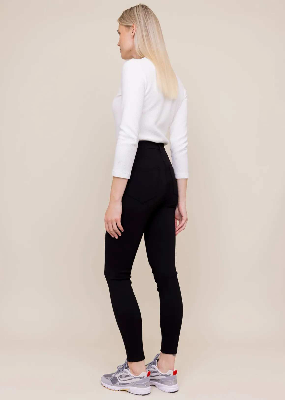 VANILIA Jeans Skinny Ultra Elasticizzati - Nero Intenso con Massima Comodità 

Jeans Skinny Super Elasticizzati VANILIA | Nero Moda | Taglio Adattivo e Confortevole 

VANILIA Pantaloni Skinny Ultramoderni - Elasticizzati Premium in Nero Assoluto 

Jeans Aderenza Perfetta VANILIA | Nero Puro | Tecnologia Stretch Avanzata per Movimento Libero 

Skinny VANILIA Nero Notte - Jeans Ultra Elastici con Fodera Morbida per Giornate Dynamiche