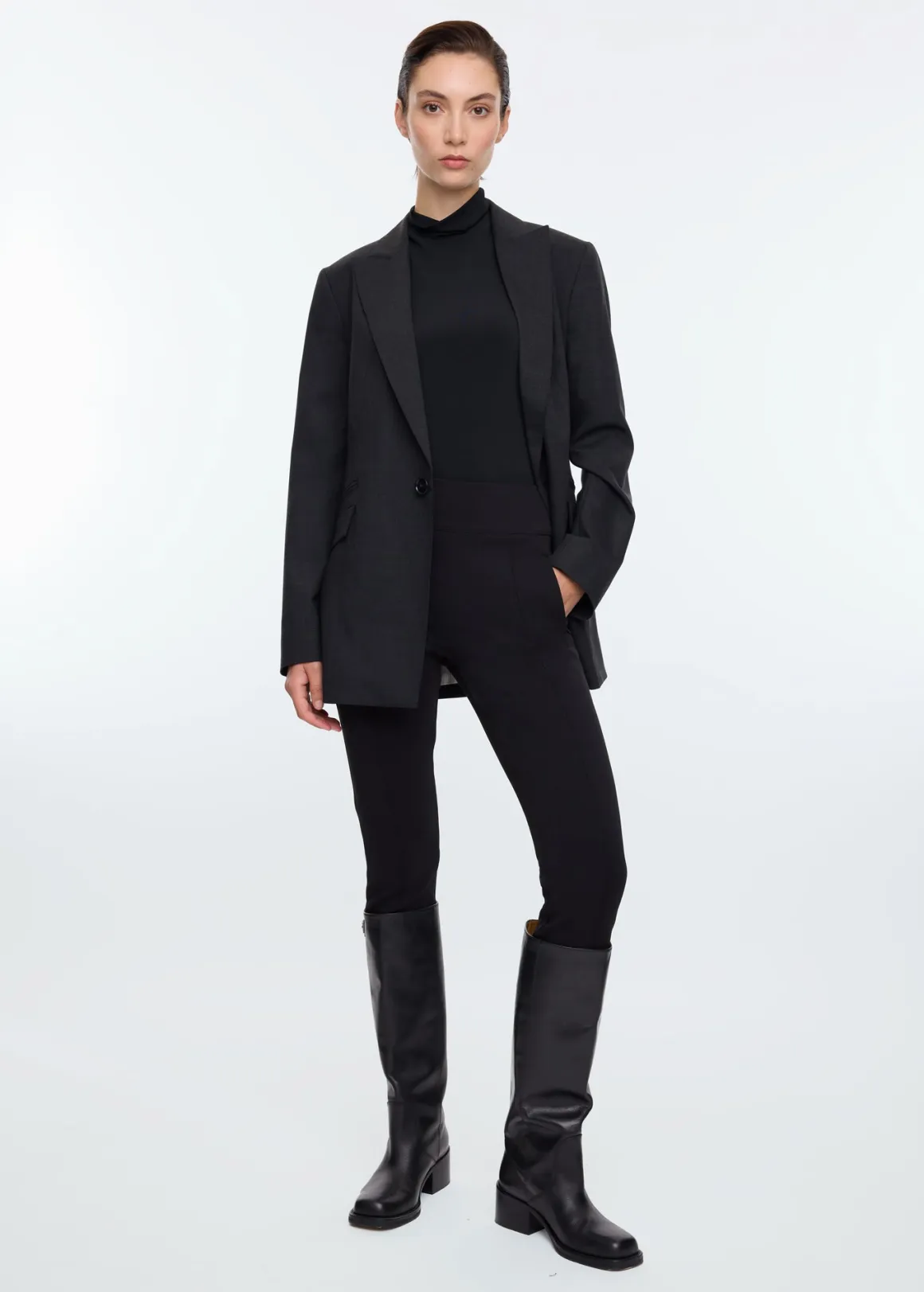Leggings Elasticizzati in Twill Morbido VANILIA - Nero Intenso, Adattabile e Confortevole per Ogni Movimento. Massima Flessibilità con Taglio Slim, Ideali per Palestra o Casual Daily. Tessuto Traspirante con Rinforzo Vita Alta, Disponibile in Taglie Inclusive. Conforto a Prezzo Accessibile.