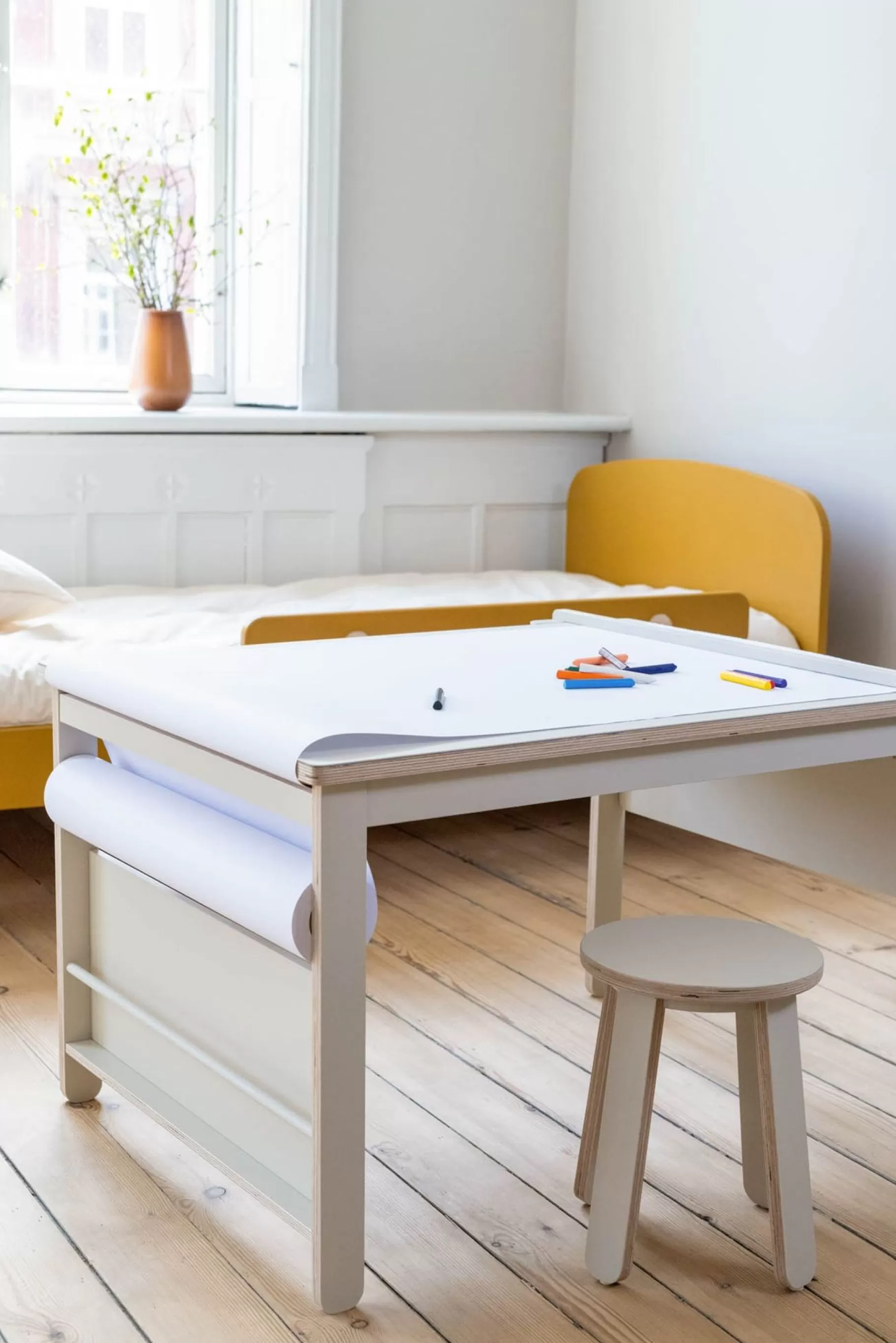 FLEXA Sgabello Ergonomico con Scrivania Regolabile - Set Creativo per Disegno e Pittura con Cavalletto Integrato